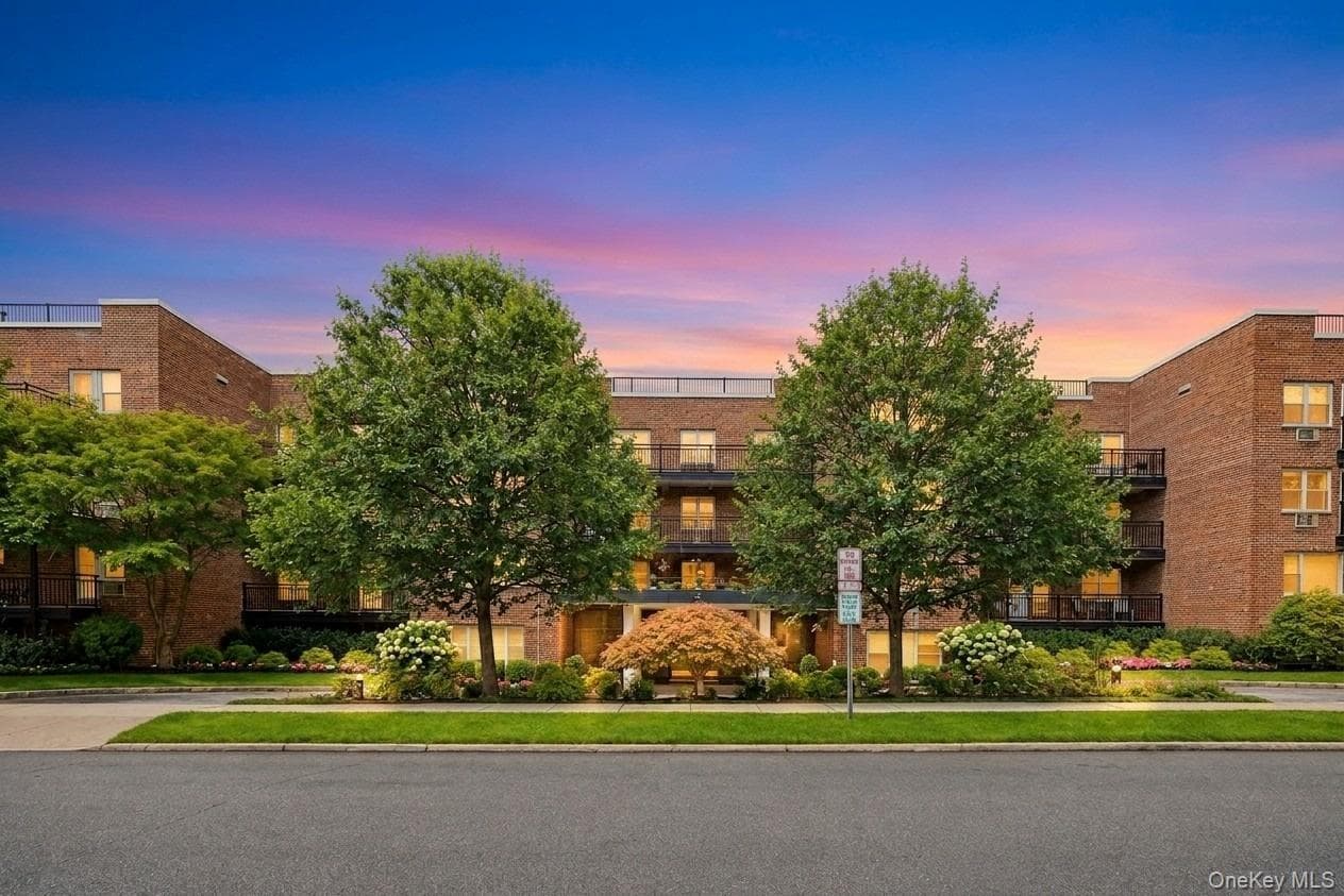 25 Chapel Place PL Unit: 2M photo 1