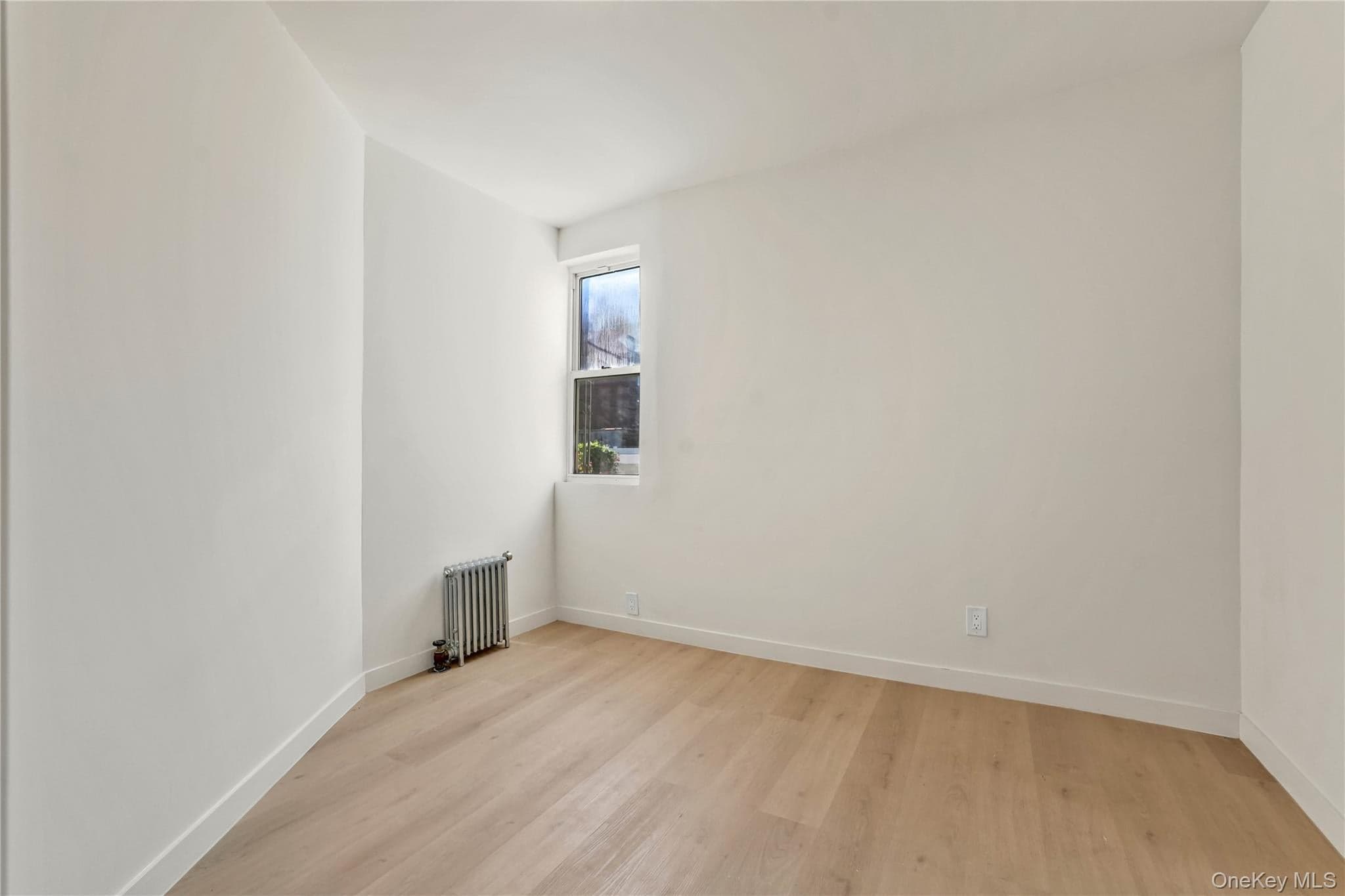 341 E 51st Street thumbnail 14