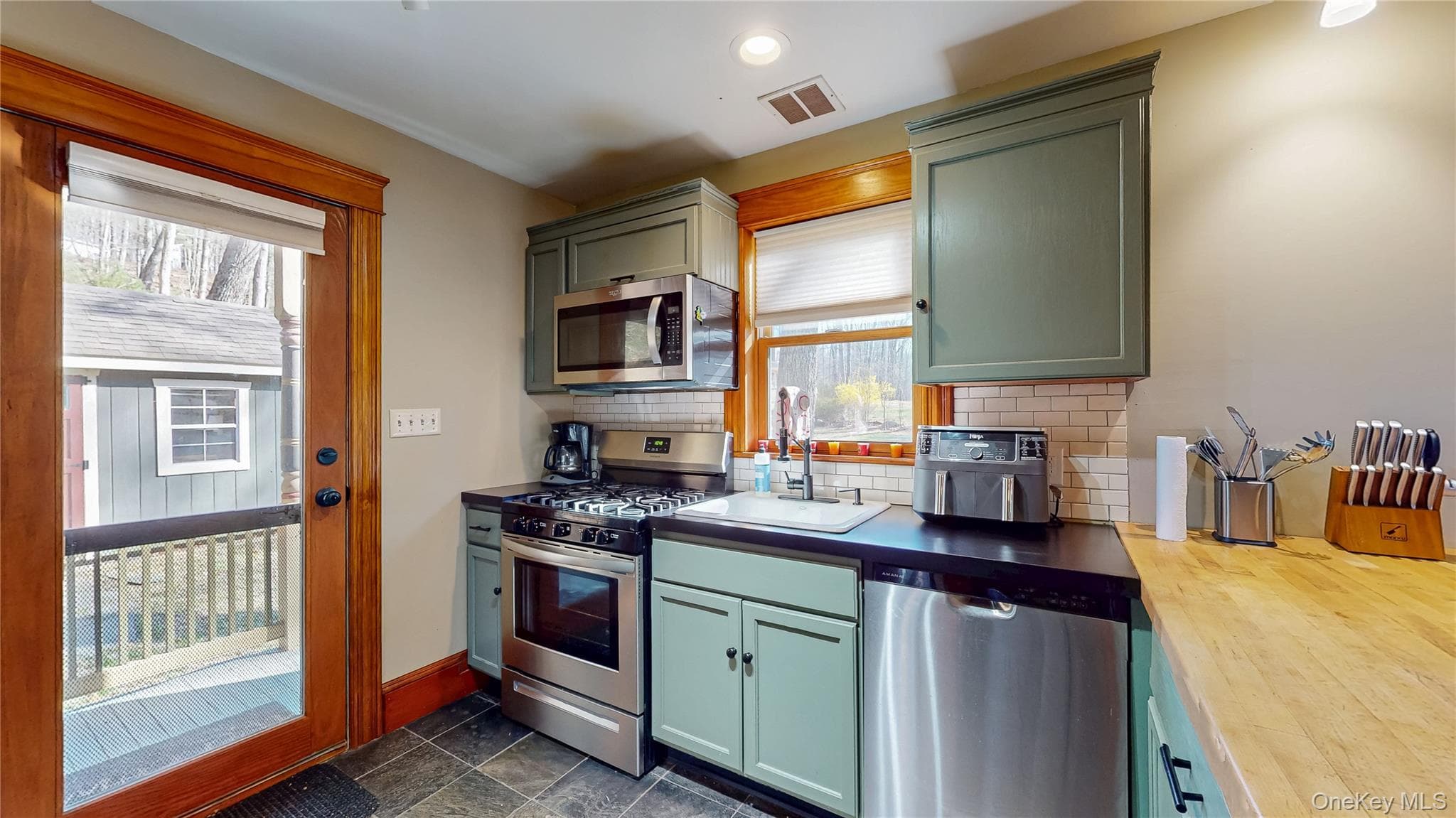 1193 South Road thumbnail 16