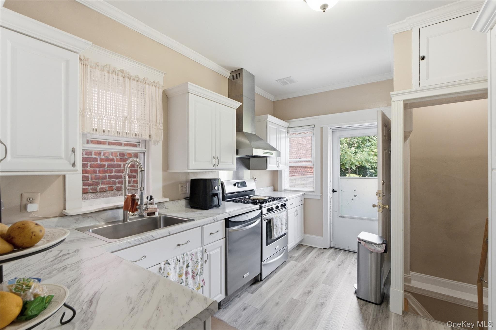 953 E 227th Street thumbnail 5