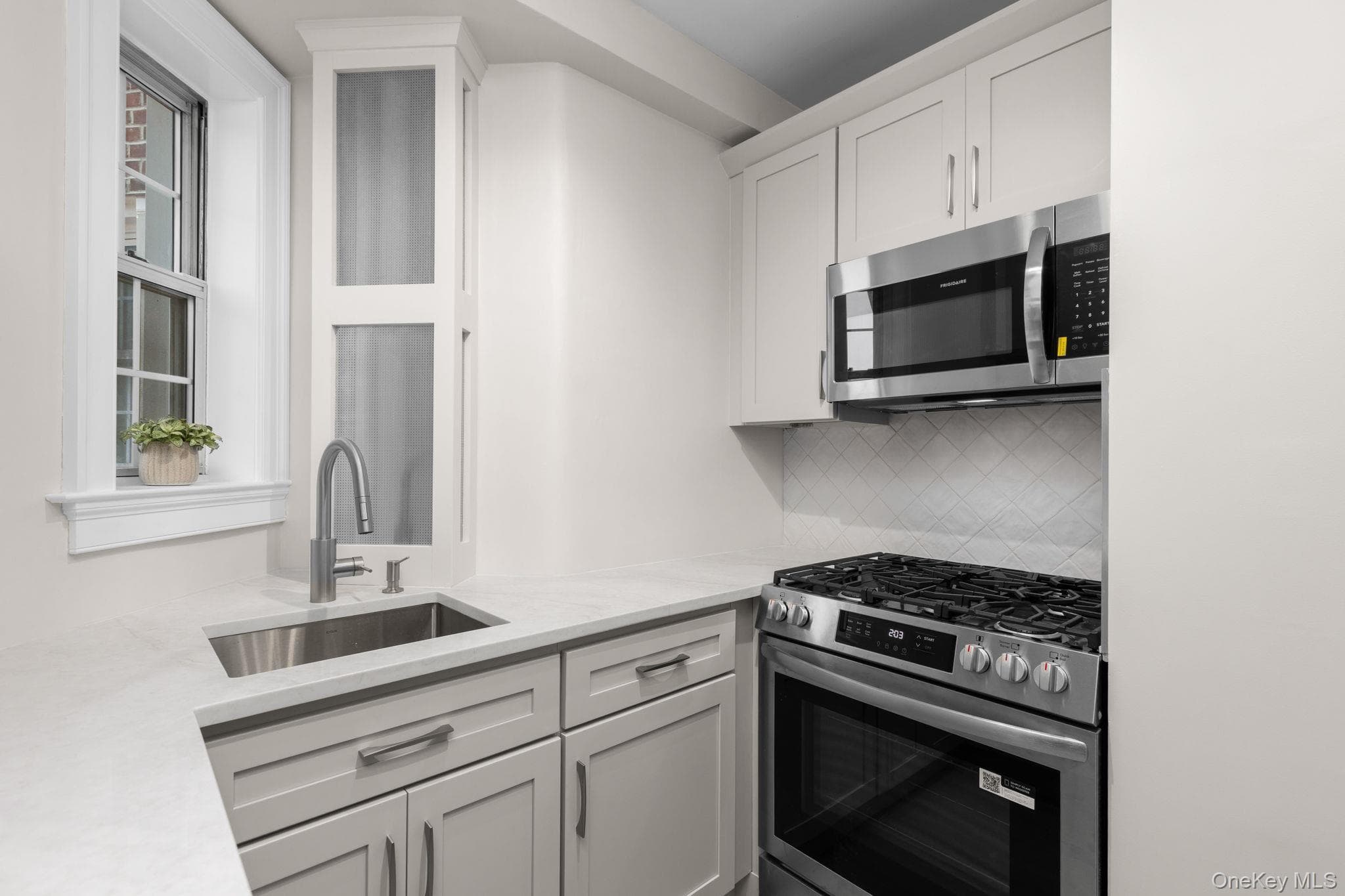 208 Centre Ave AVE Unit: 4-B thumbnail 3