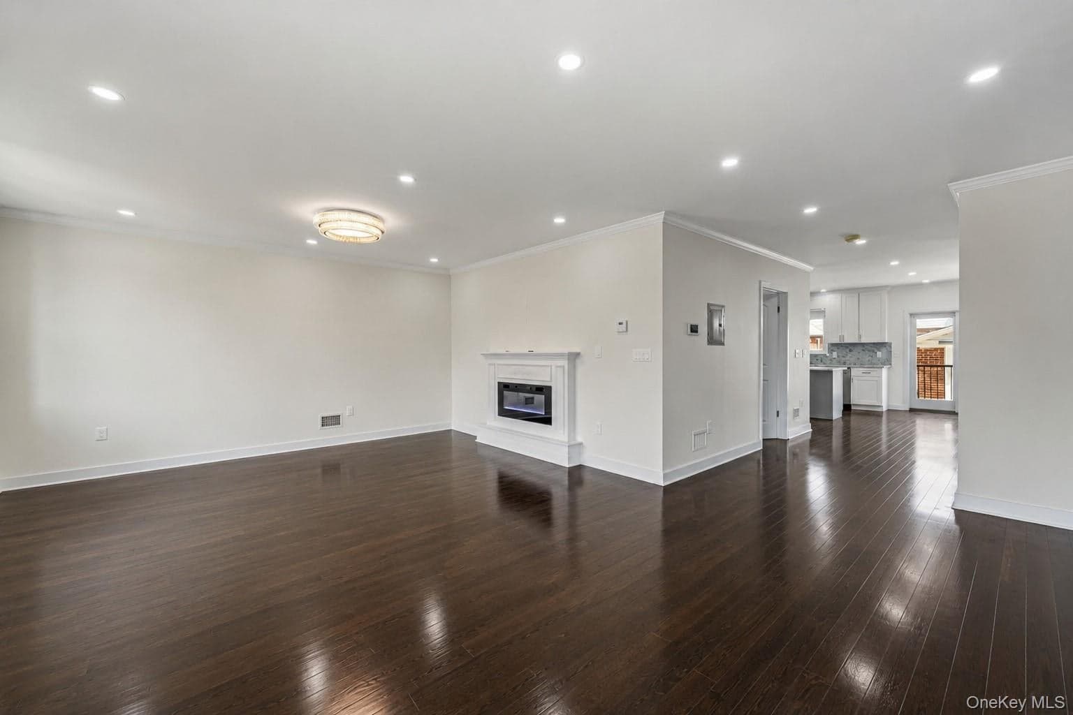 8341 Little Neck Parkway thumbnail 18