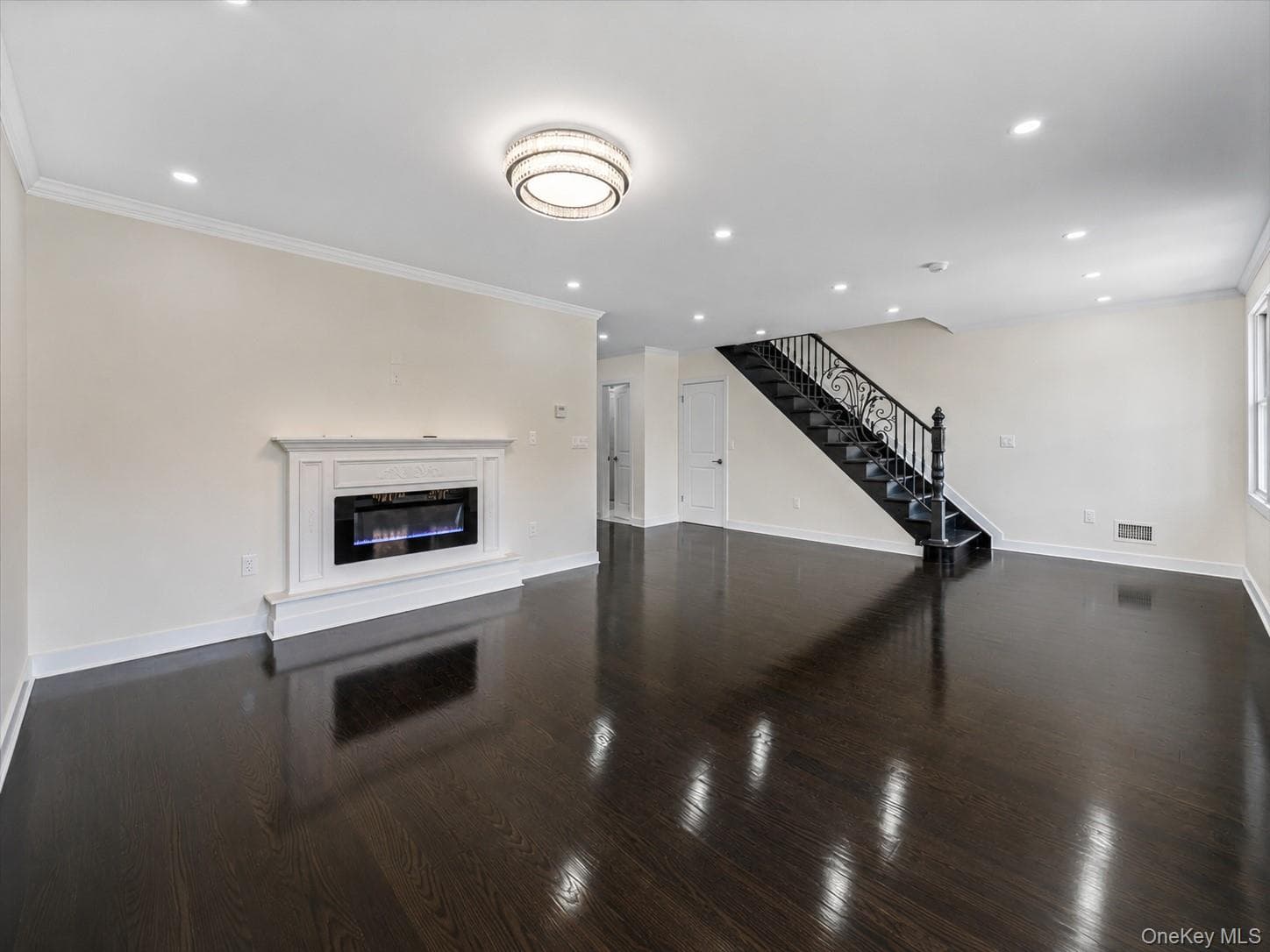 8341 Little Neck Parkway thumbnail 17