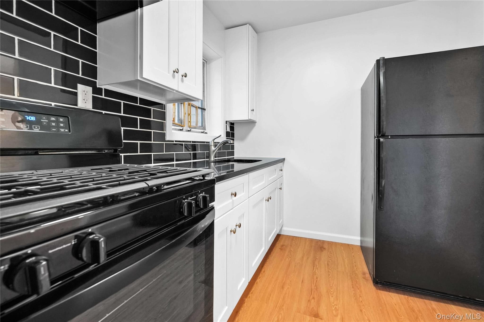 224-01 Hillside Avenue Unit: Upper thumbnail 11