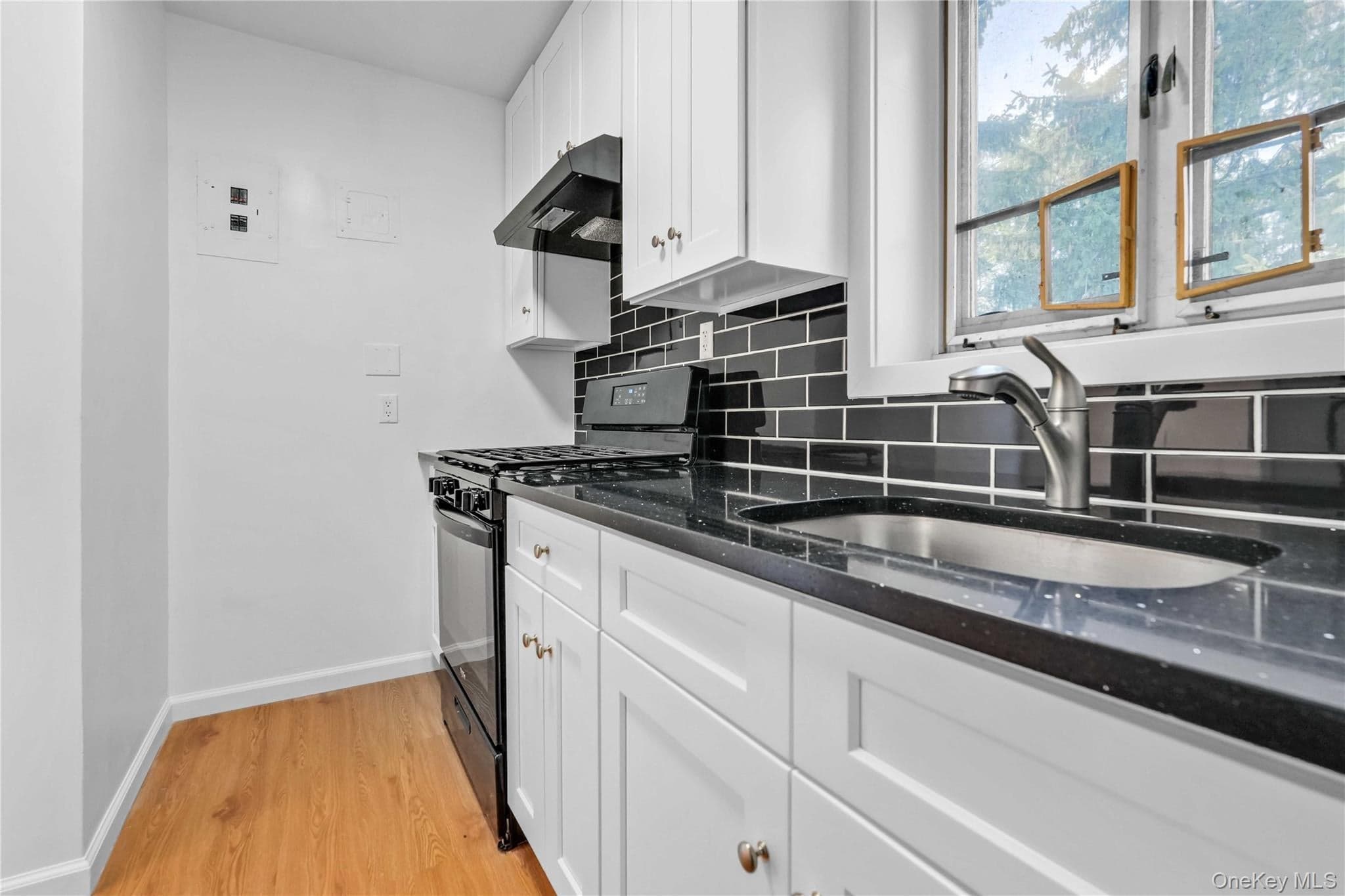 224-01 Hillside Avenue Unit: Upper thumbnail 12