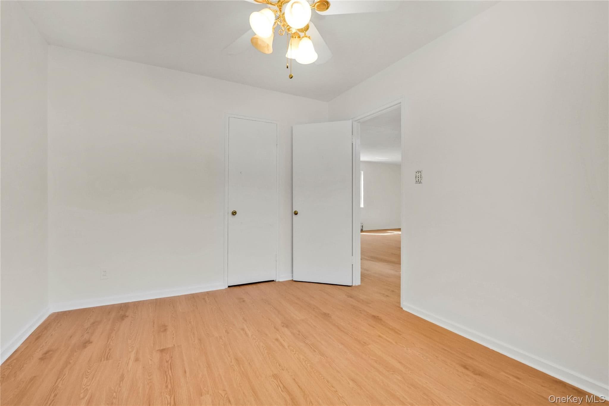 224-01 Hillside Avenue Unit: Upper thumbnail 15