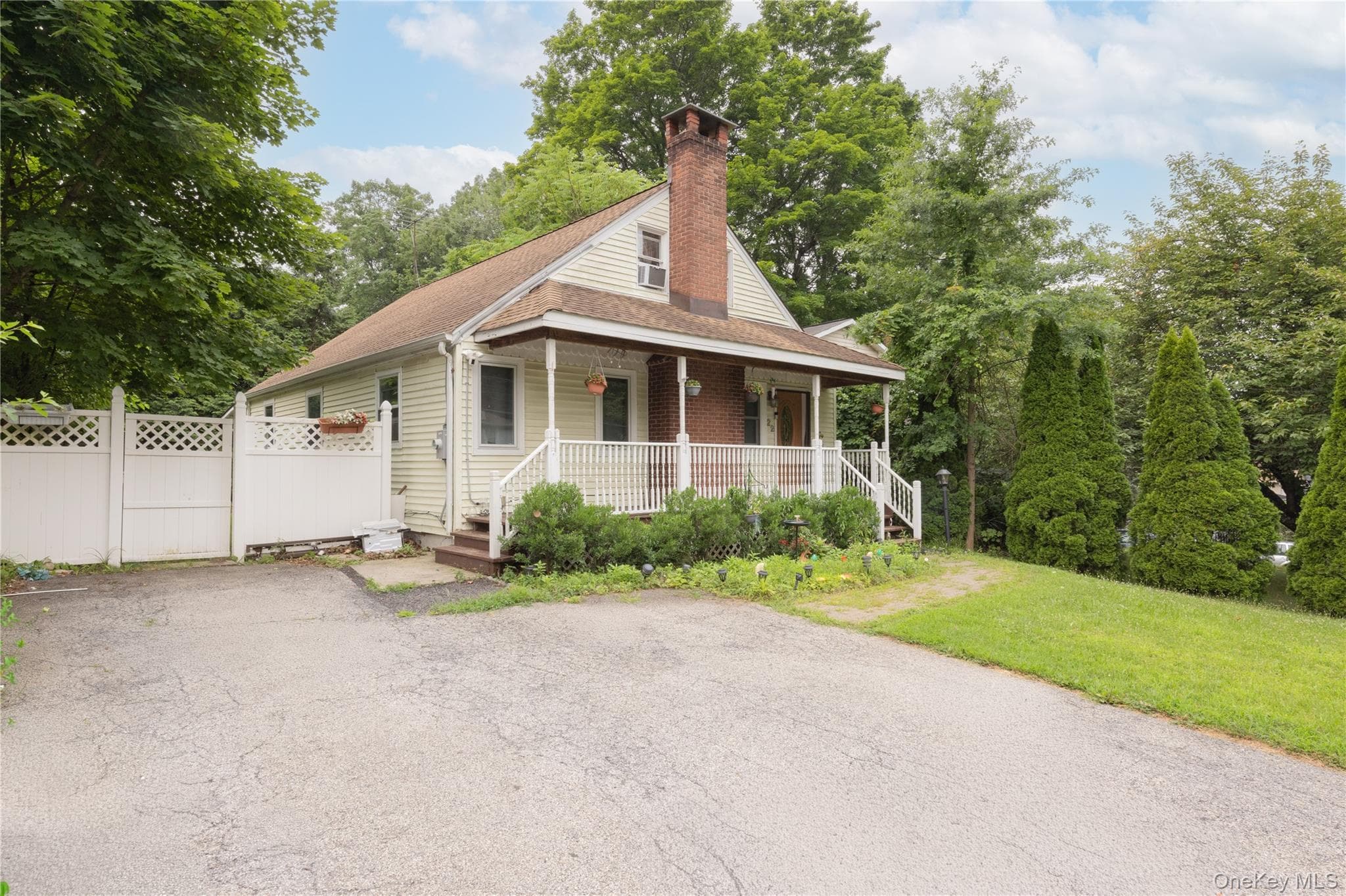 22 W Crooked Hill Road photo 1