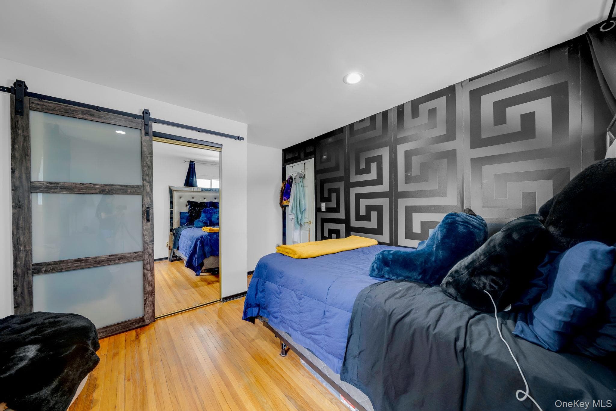 336 W 23rd Street thumbnail 10