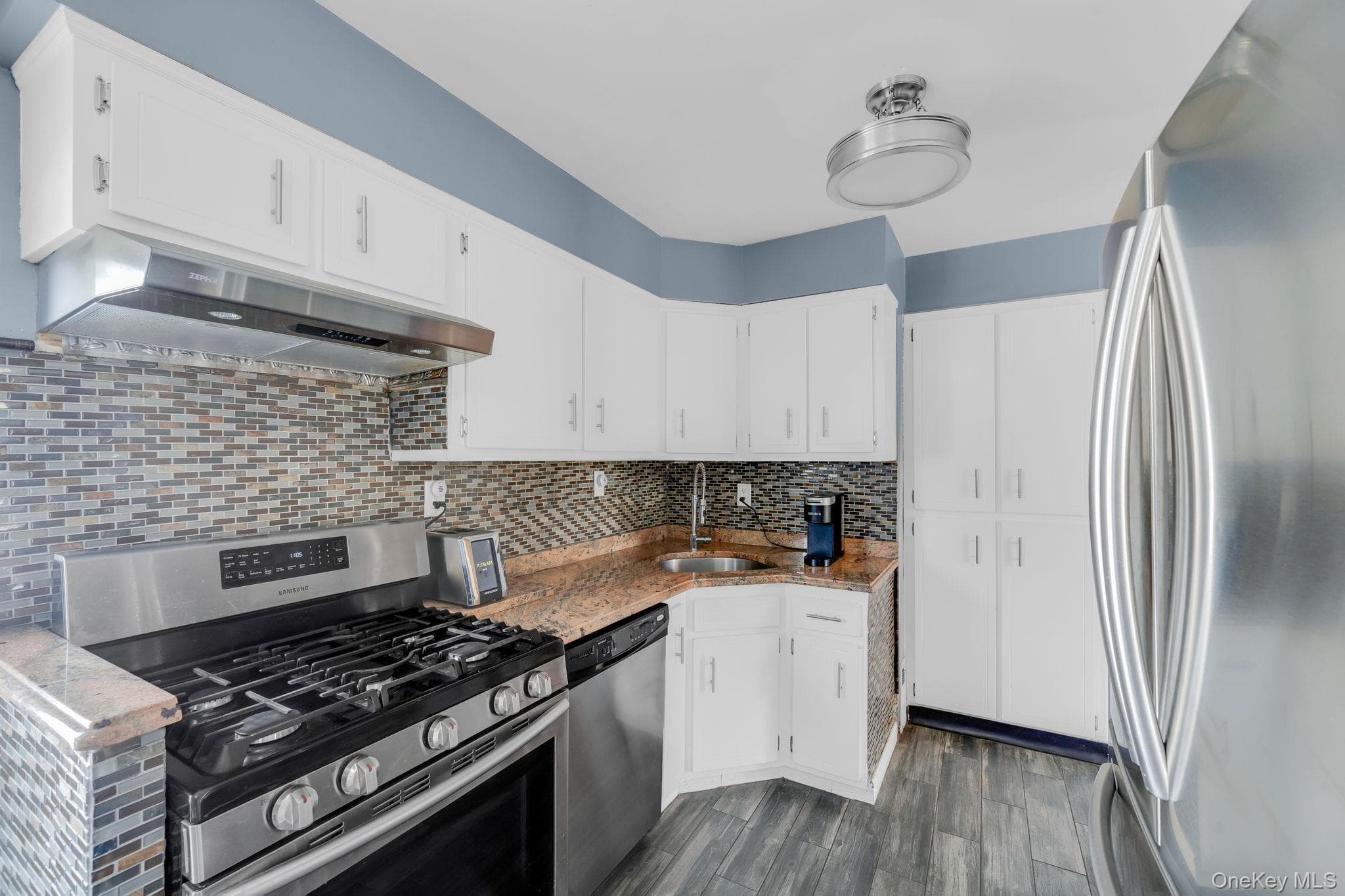 336 W 23rd Street thumbnail 5