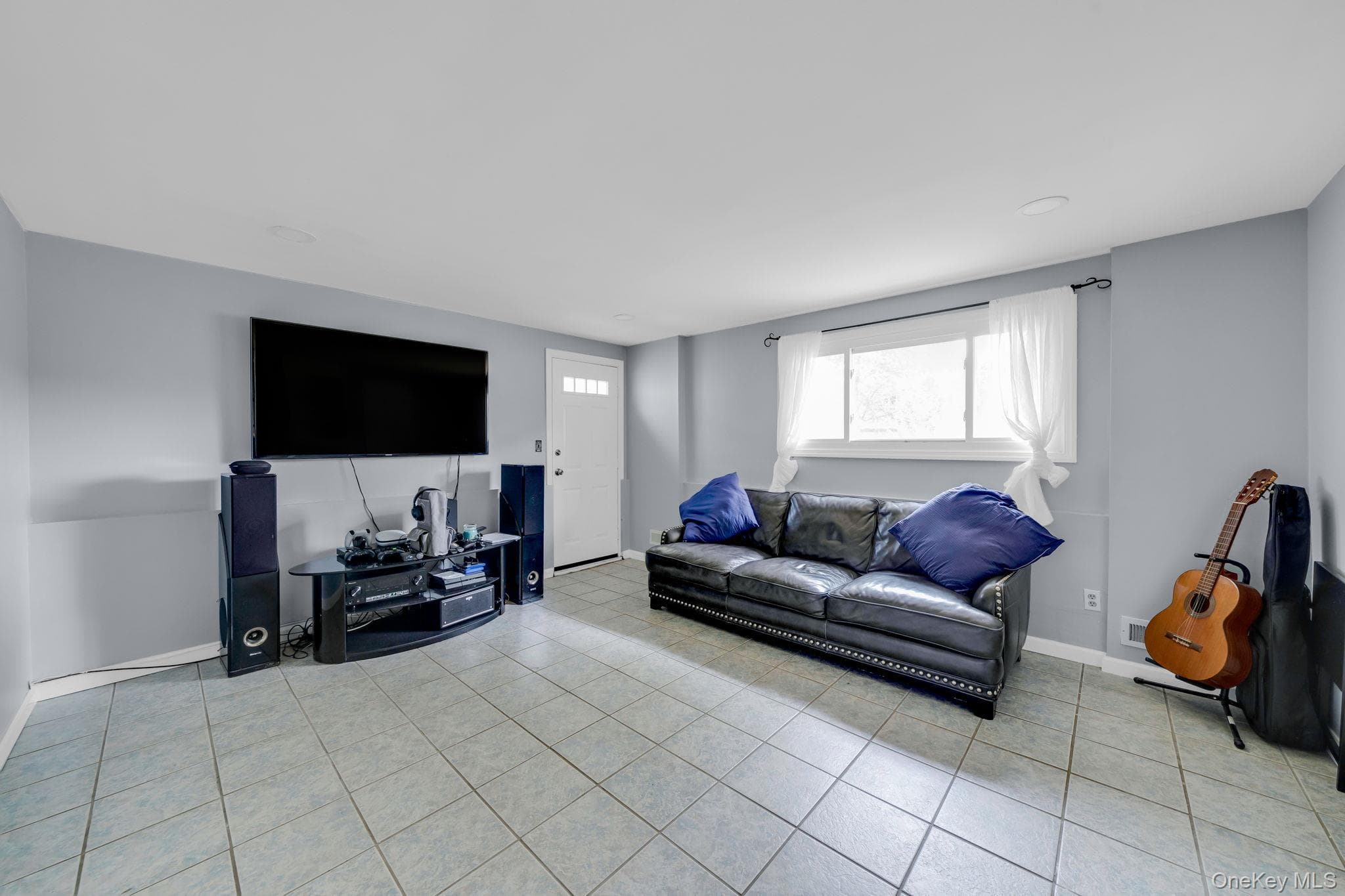 336 W 23rd Street thumbnail 17