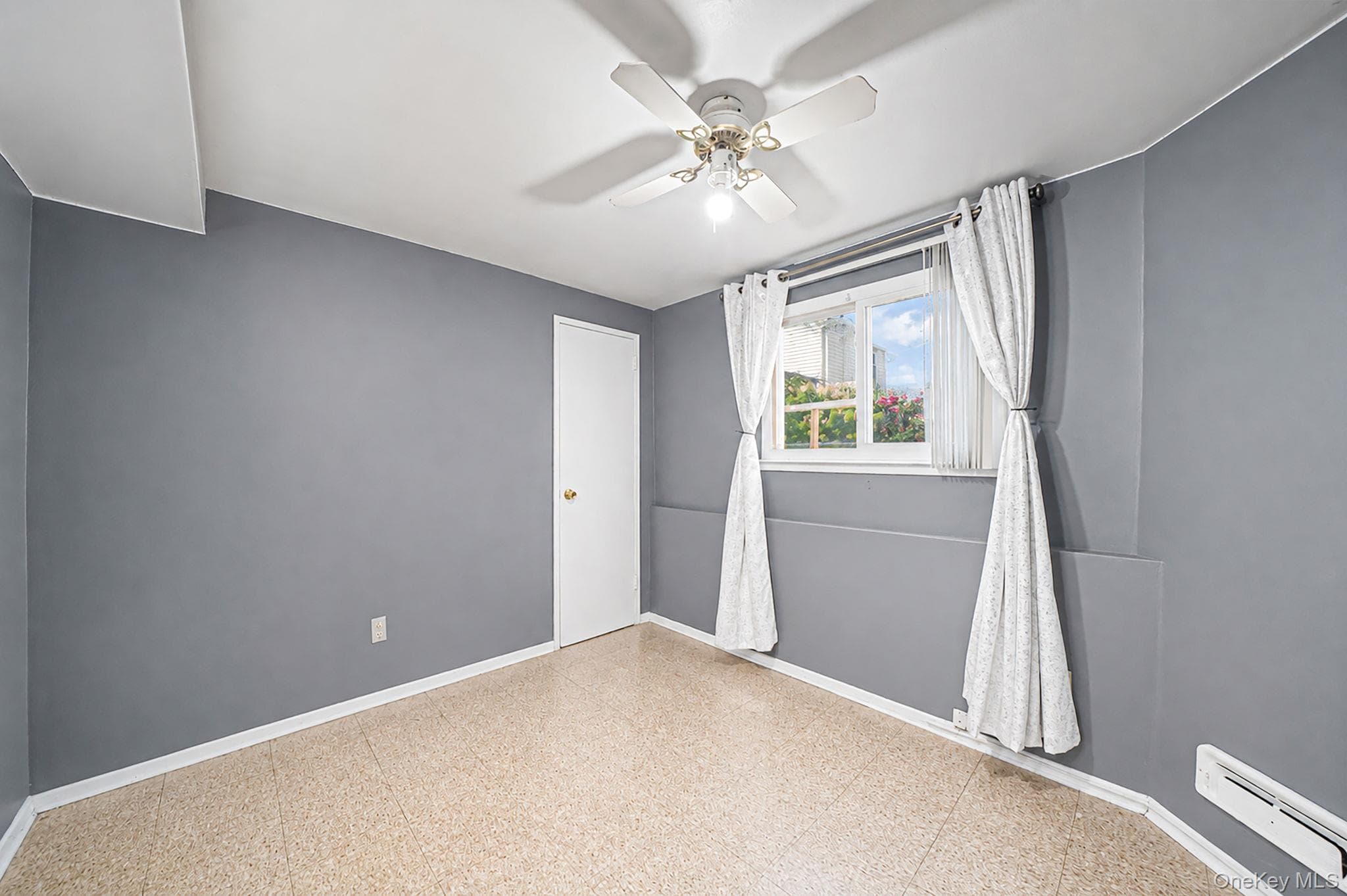 336 W 23rd Street thumbnail 19