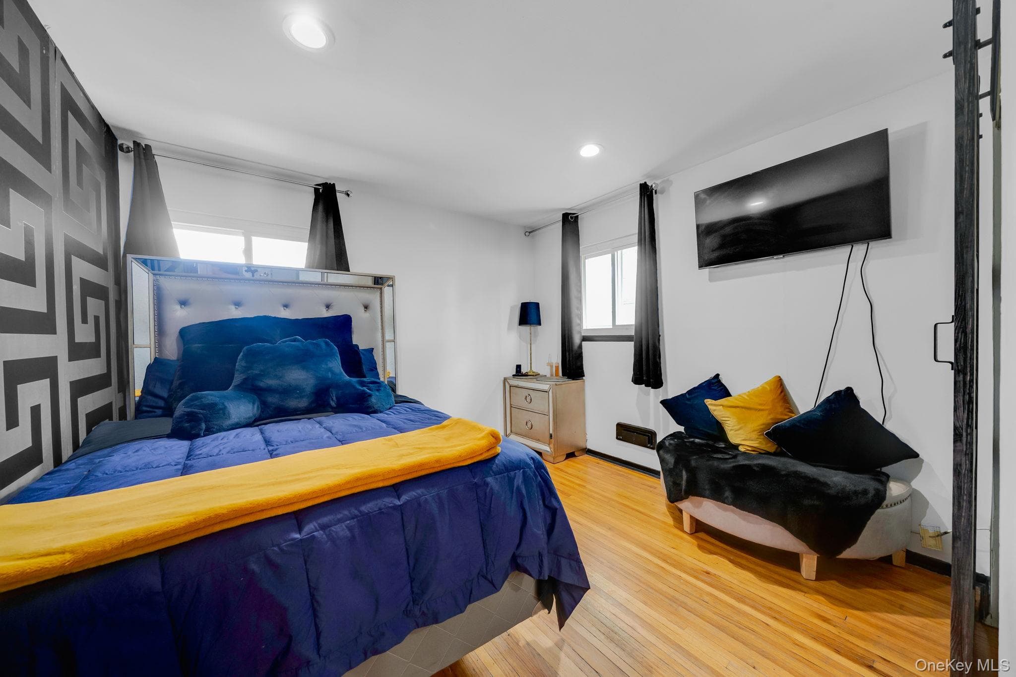 336 W 23rd Street thumbnail 11