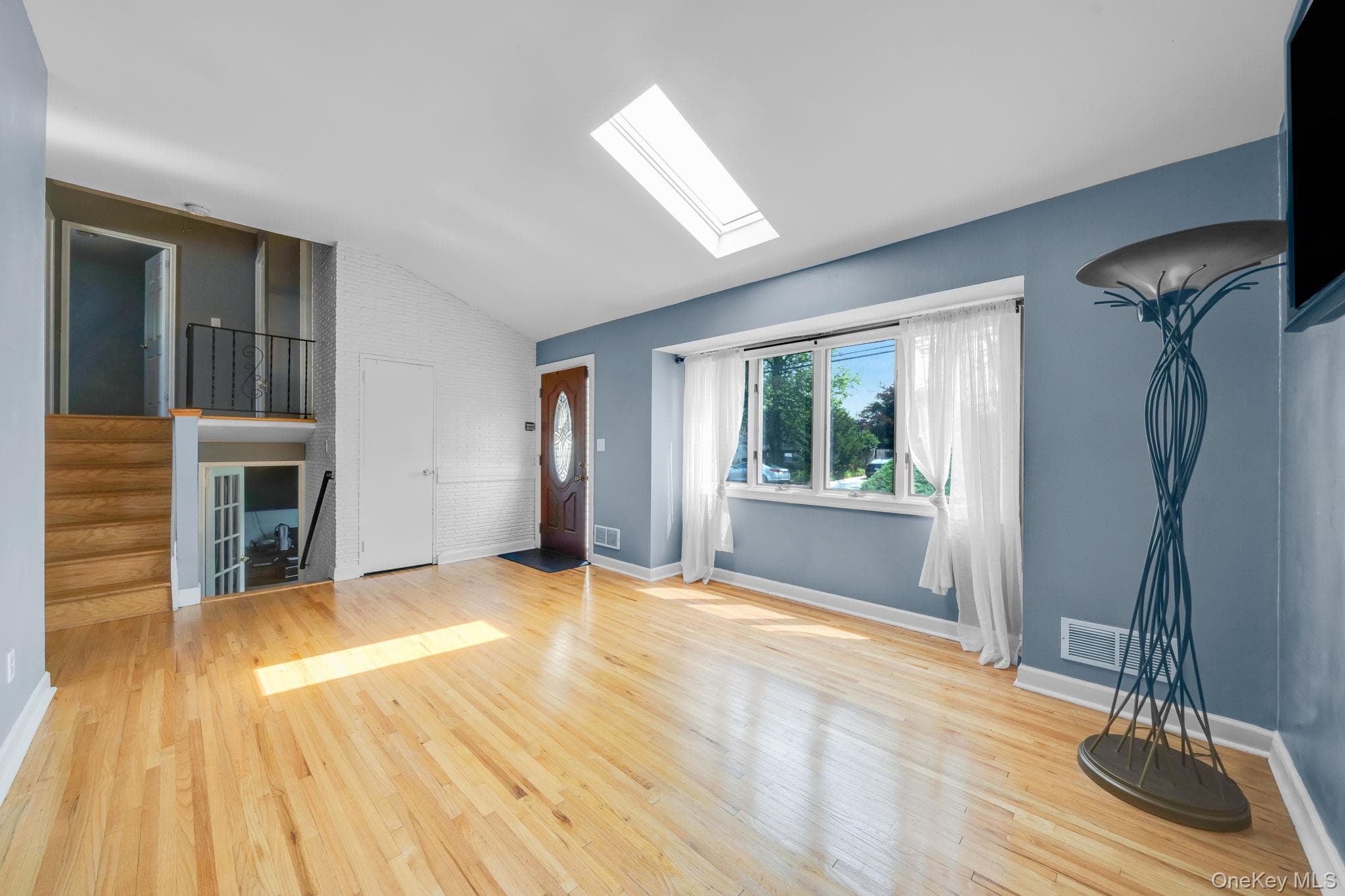 336 W 23rd Street thumbnail 3