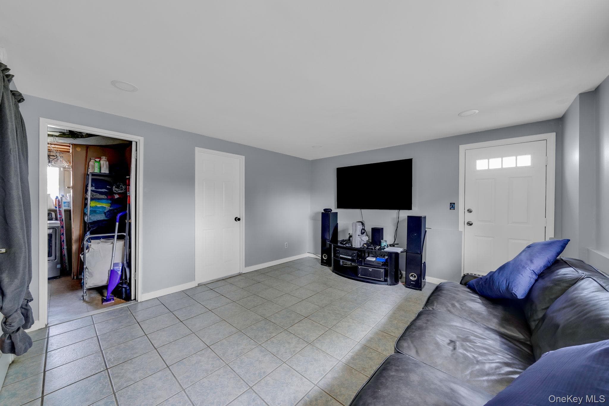 336 W 23rd Street thumbnail 16