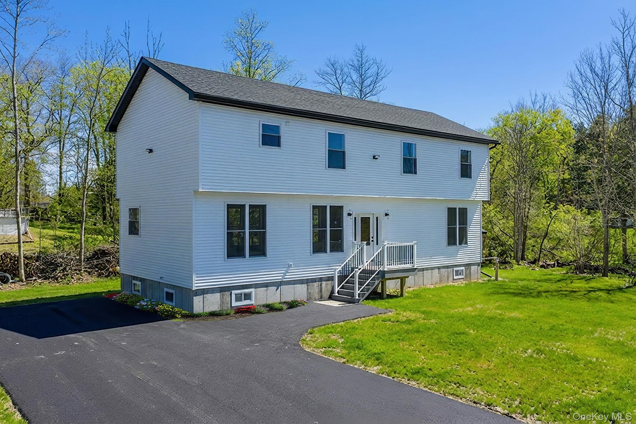 6 Maple Avenue photo 1