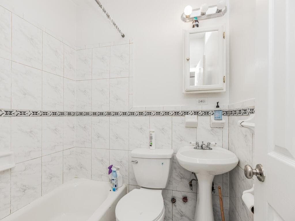 113 E 39th Street thumbnail 15