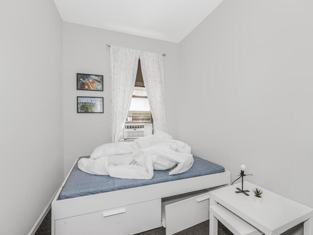113 E 39th Street thumbnail 19
