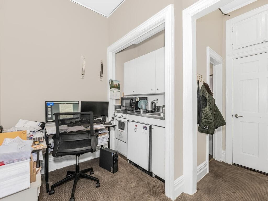 113 E 39th Street thumbnail 8