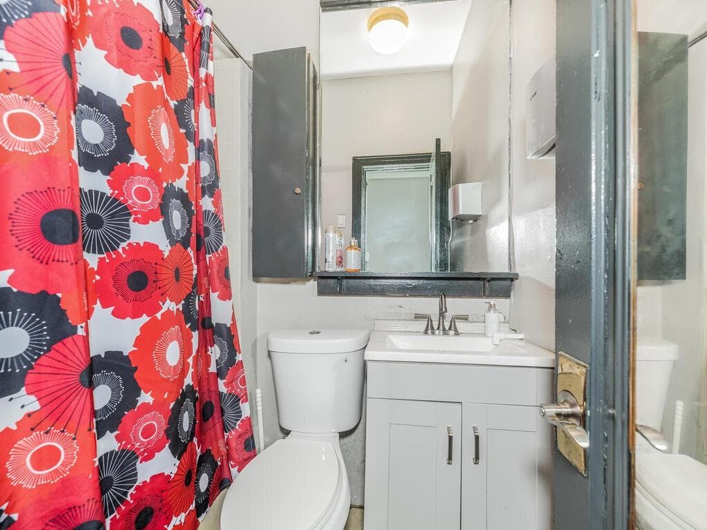 113 E 39th Street thumbnail 17