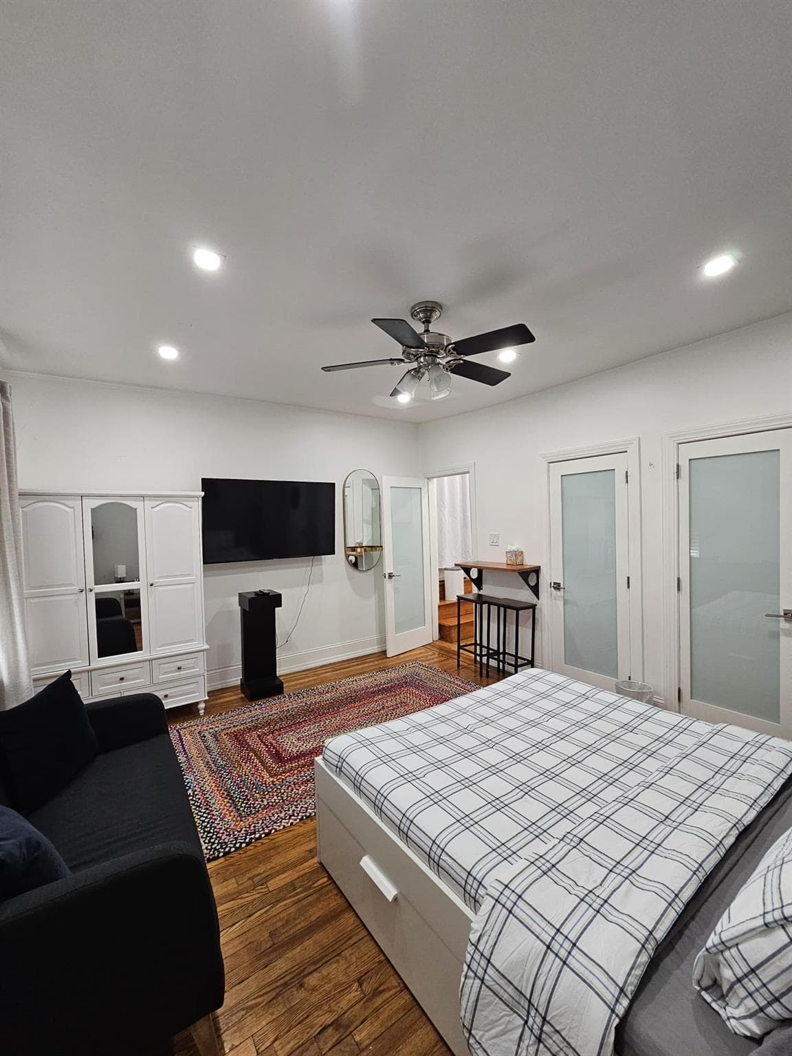113 E 39th Street thumbnail 40