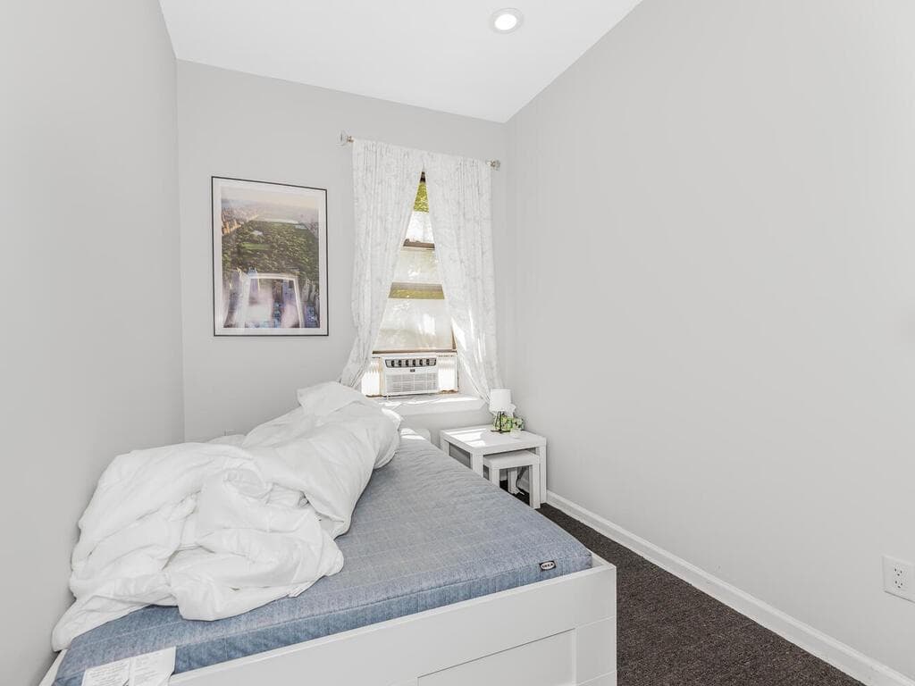 113 E 39th Street thumbnail 18