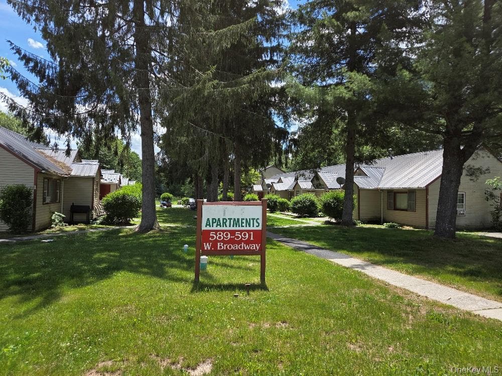 589-593 W Broadway, Monticello