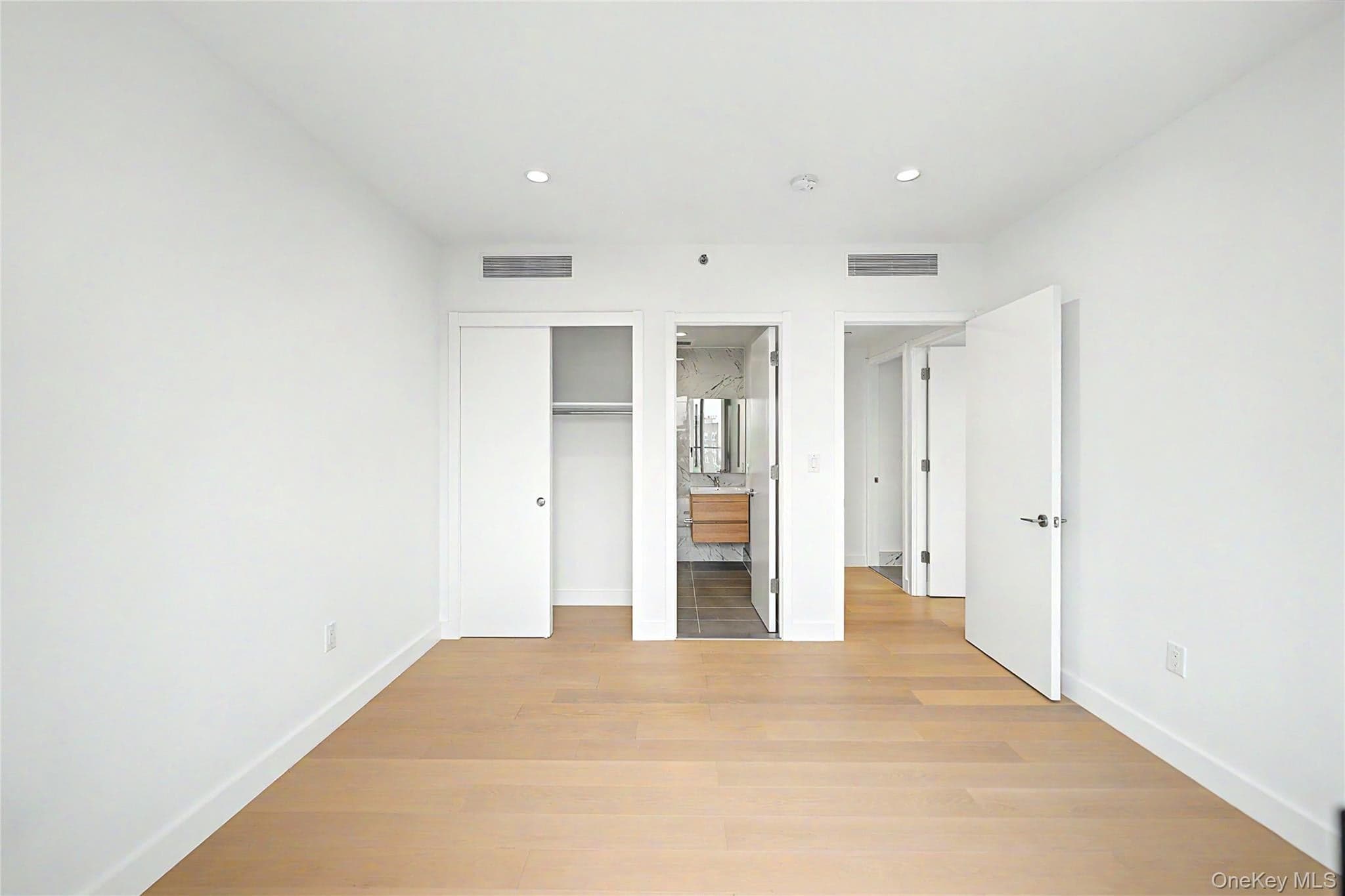 150-02 Northern Boulevard Unit: 5G thumbnail 9