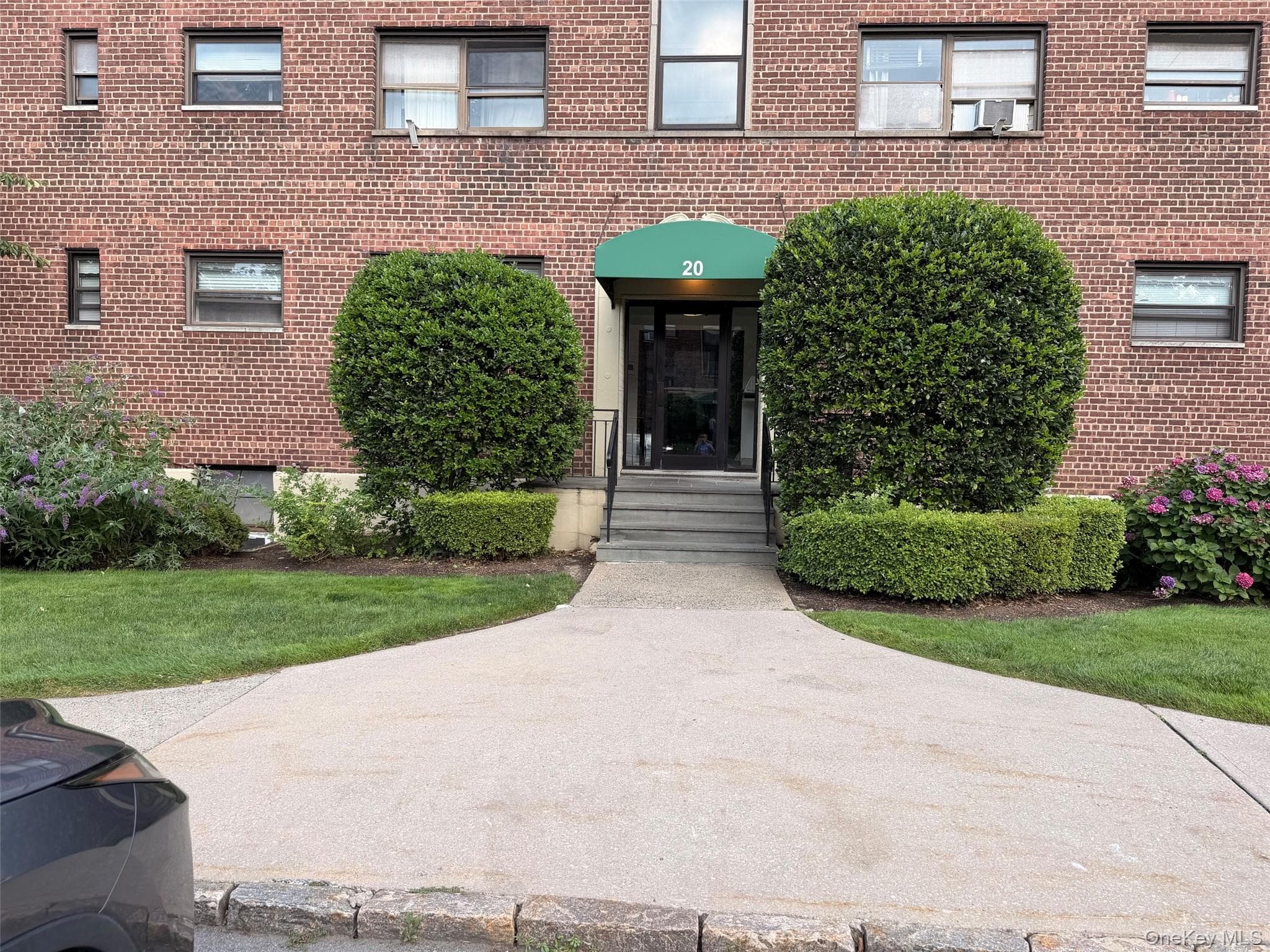 20 Shady Glen Court Unit: H, New Rochelle