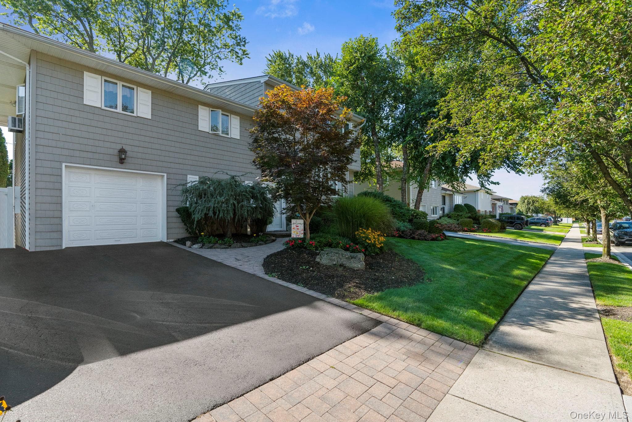 14 Jane Drive, Old Bethpage
