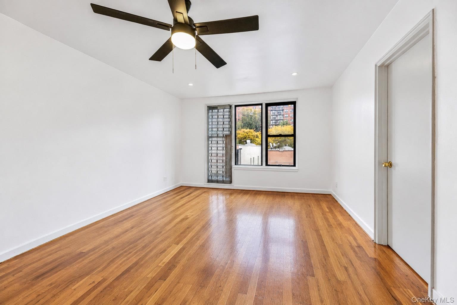 2860 Bailey Avenue Unit: 5D thumbnail 2