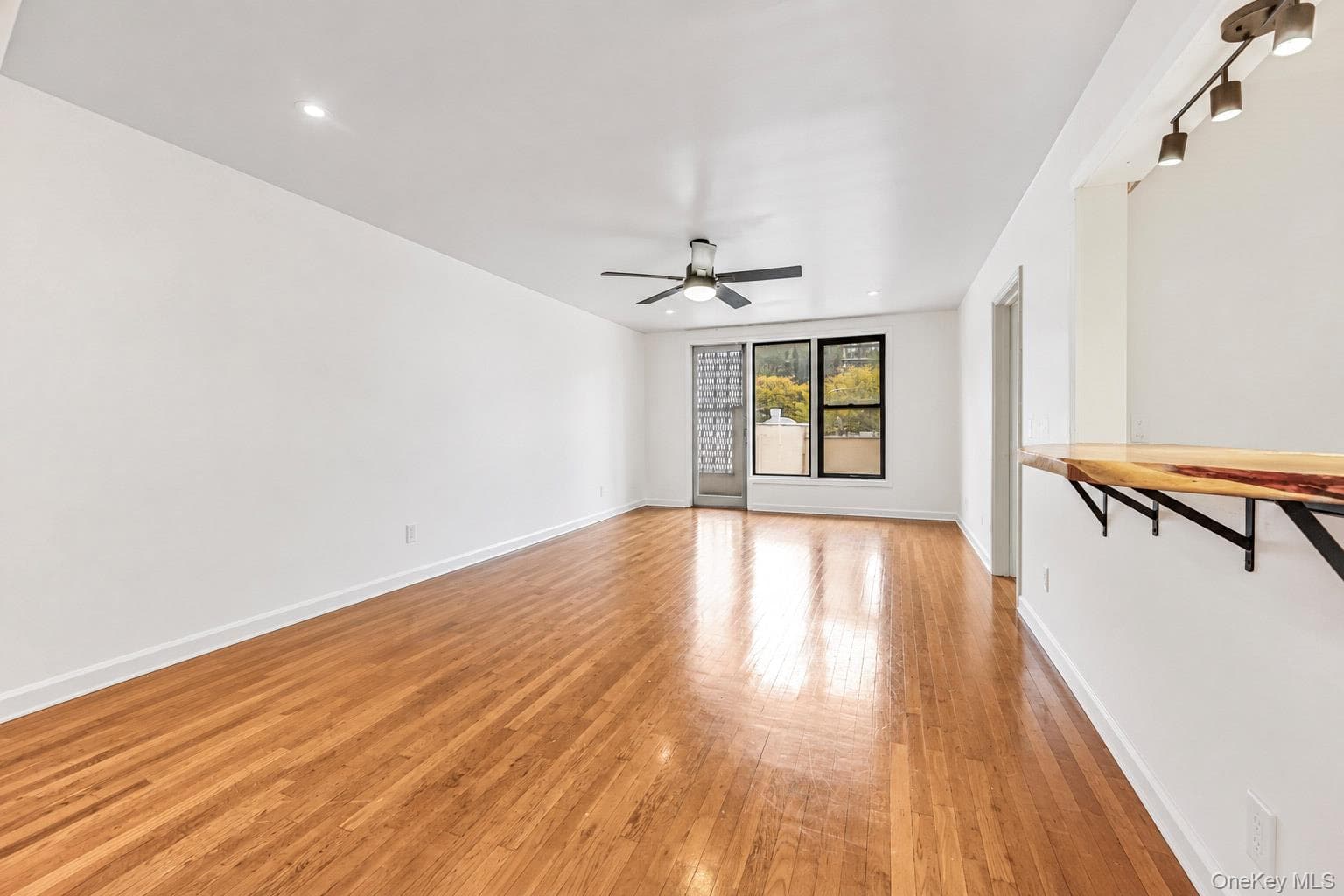 2860 Bailey Avenue Unit: 5D thumbnail 3