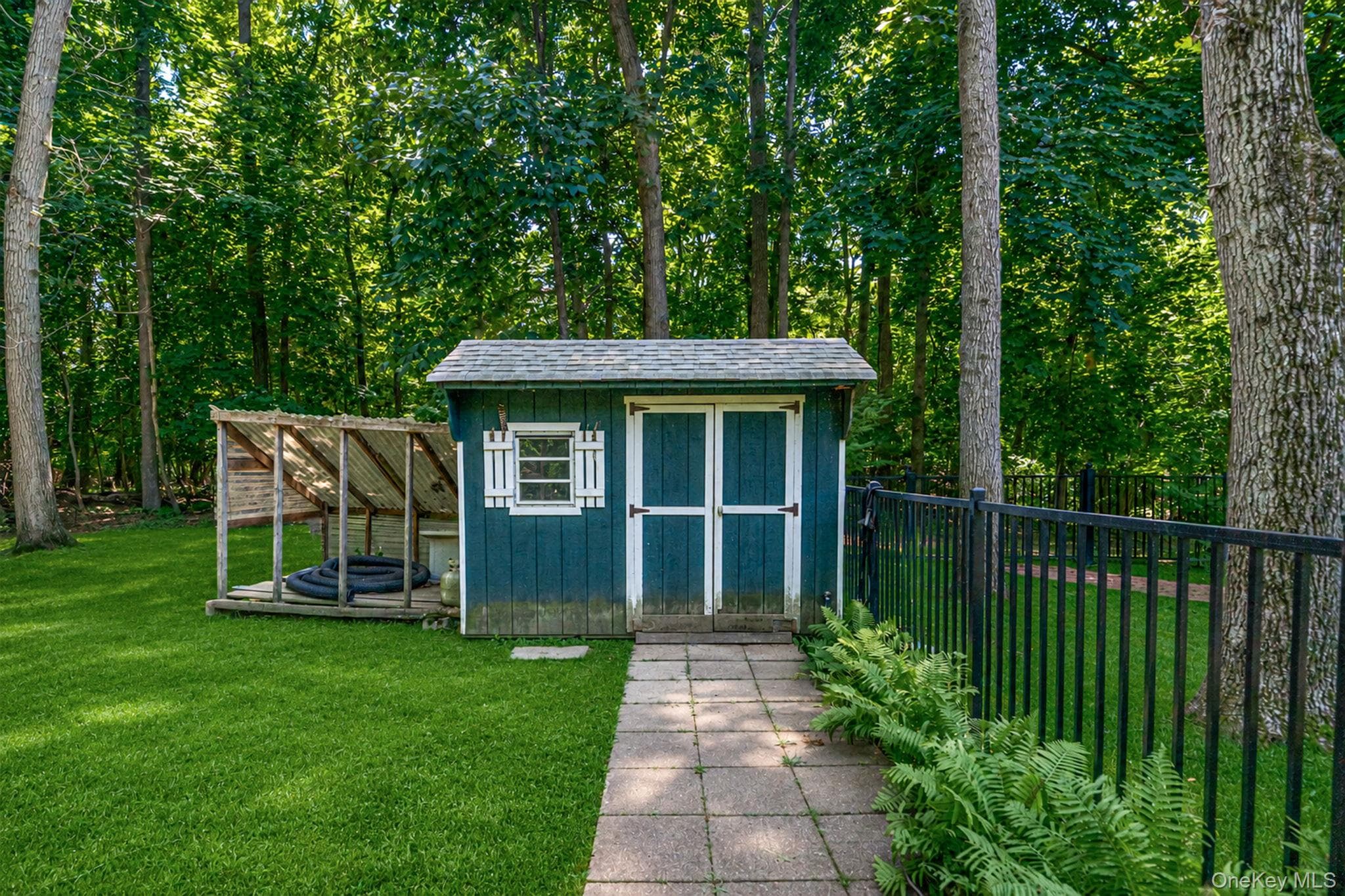 77 Shore Road thumbnail 41