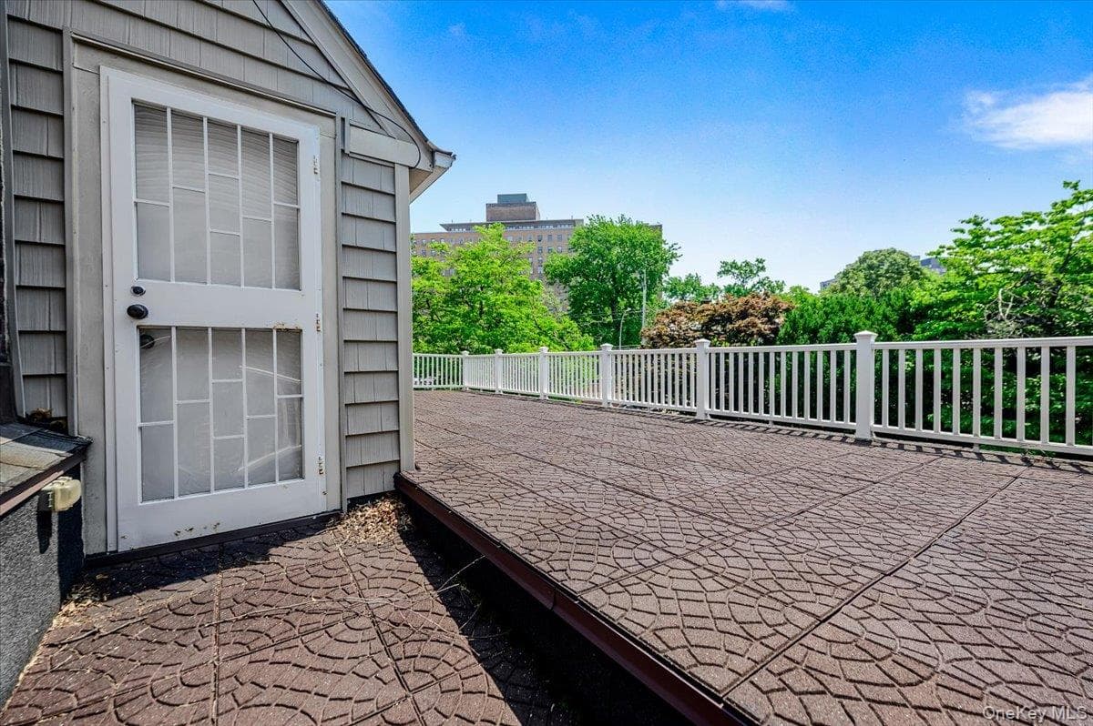 1264 Rhinelander Avenue thumbnail 24