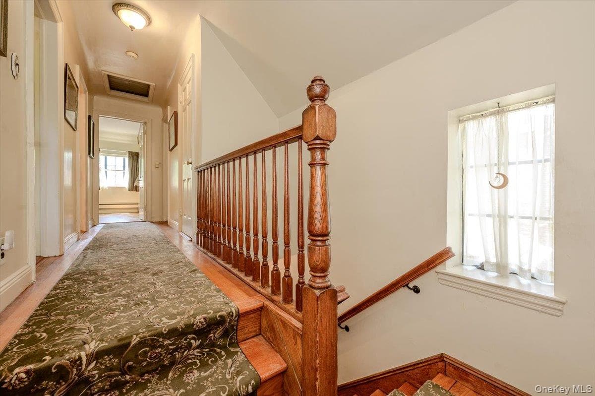 1264 Rhinelander Avenue thumbnail 21