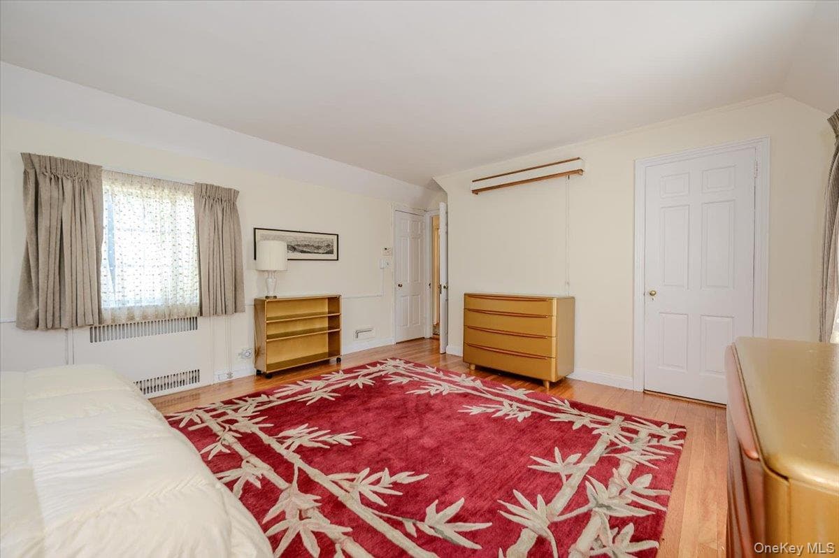 1264 Rhinelander Avenue thumbnail 23