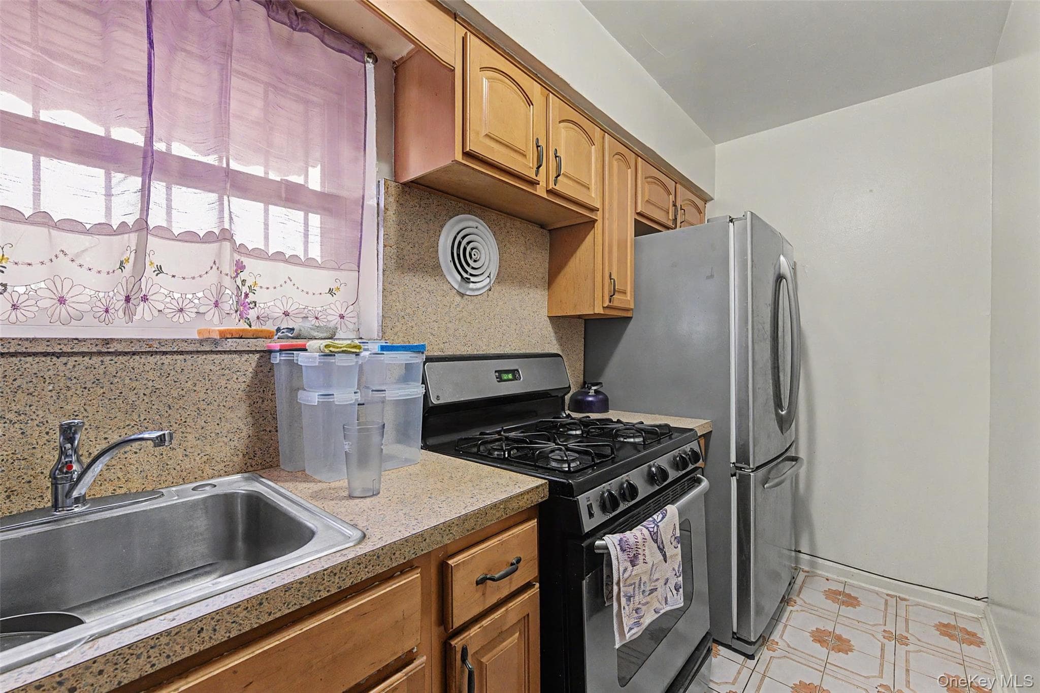 1010 E 233rd Street thumbnail 11
