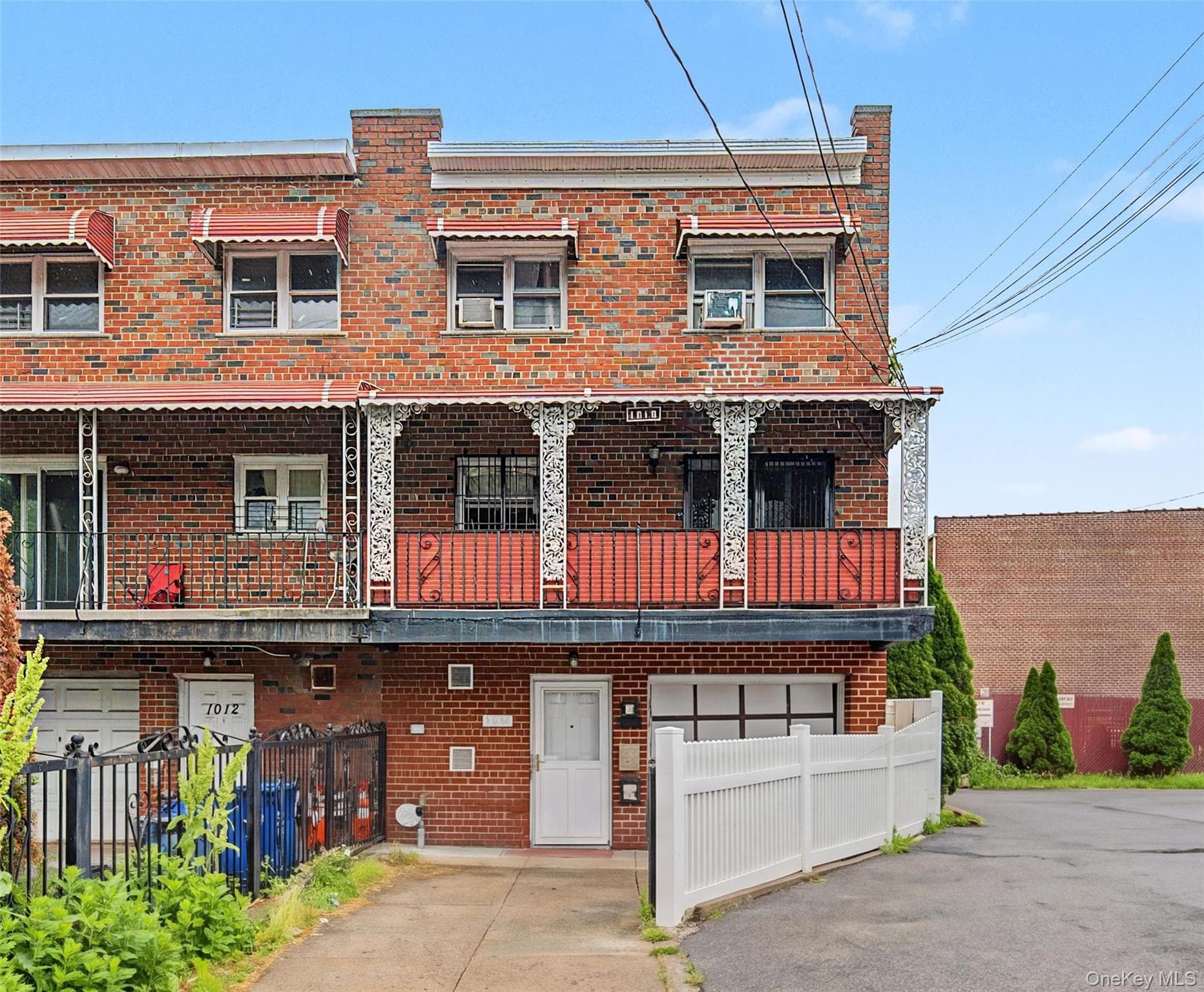 1010 E 233rd Street photo 1