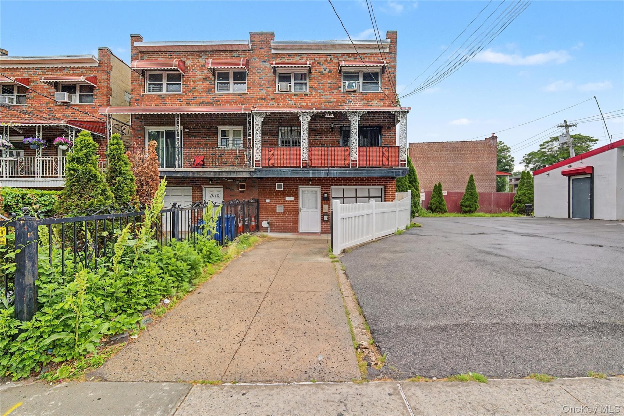 1010 E 233rd Street thumbnail 2