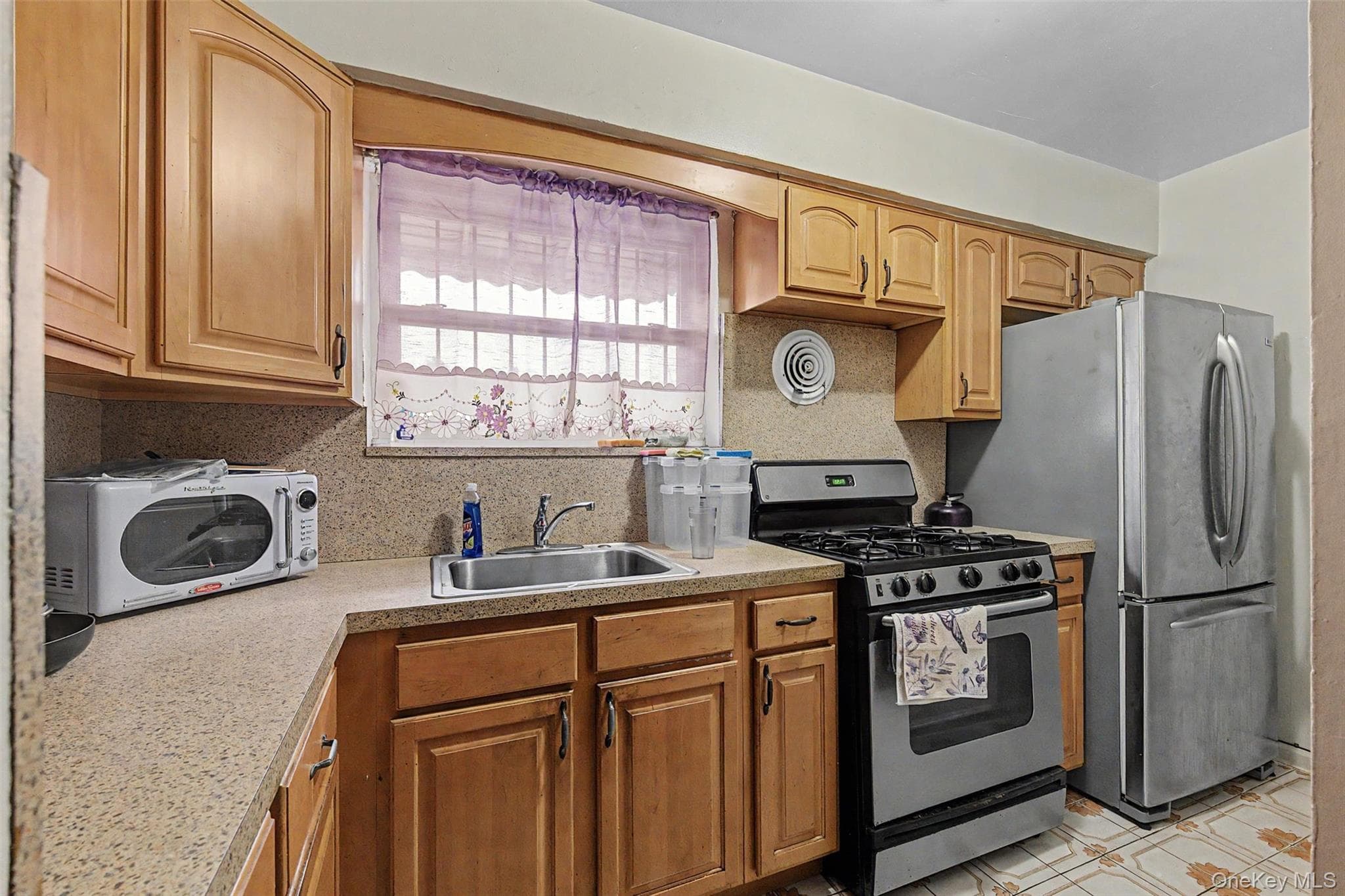 1010 E 233rd Street thumbnail 12