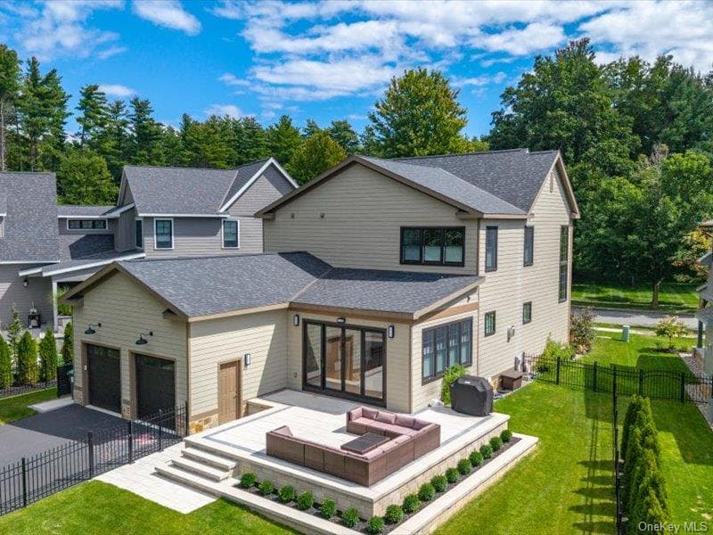 31 Oak Riidge Boulevard thumbnail 2