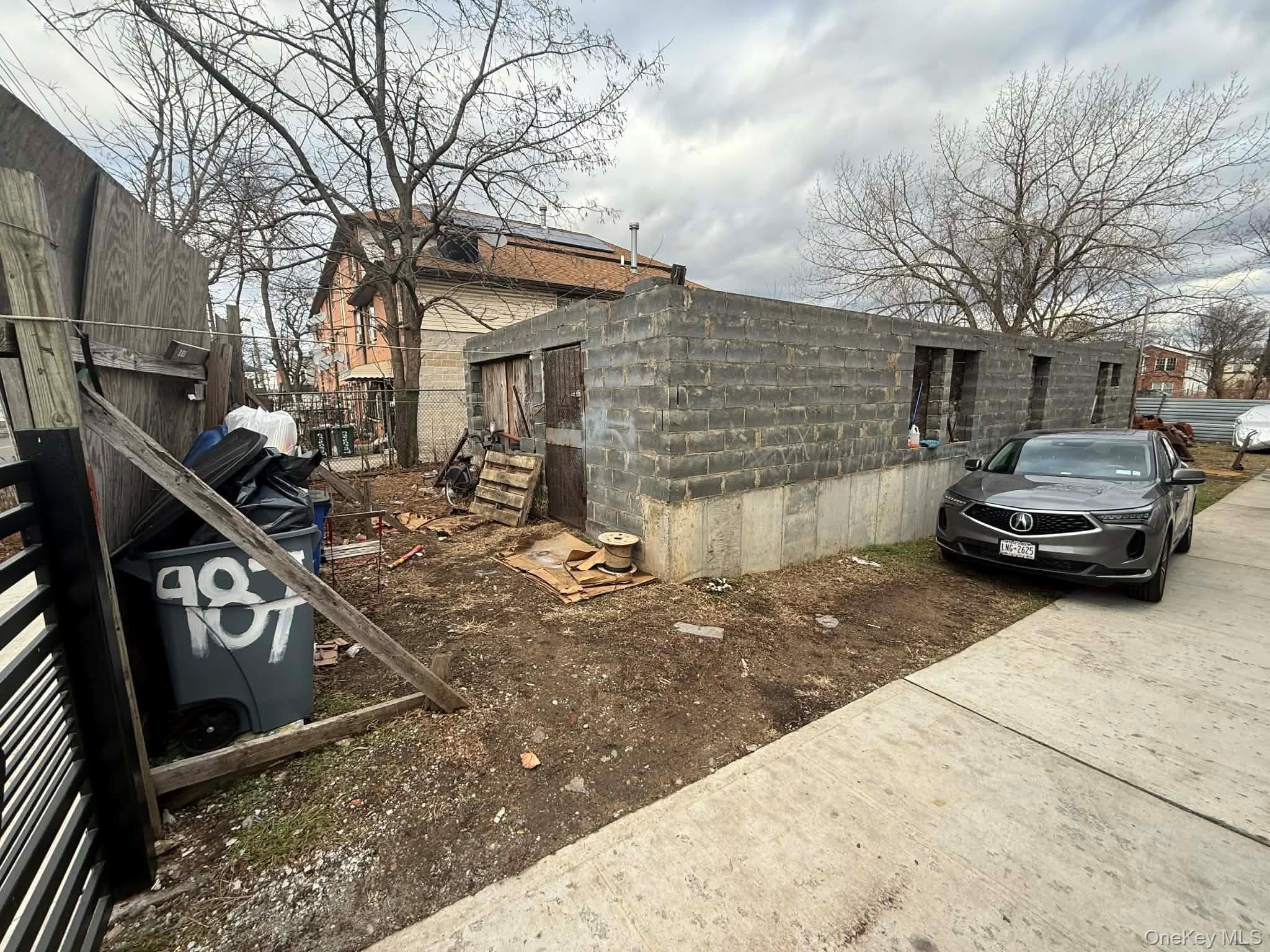 983 Crescent Street thumbnail 4