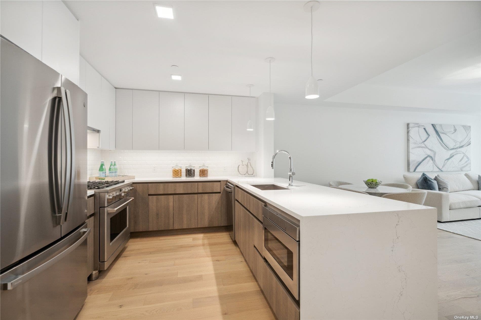 218 Middle Neck Road Unit: 108 thumbnail 4