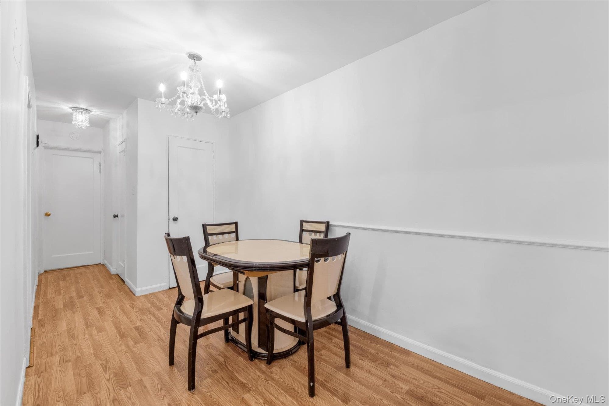 140-18 Burden Crescent Unit: 305 thumbnail 5