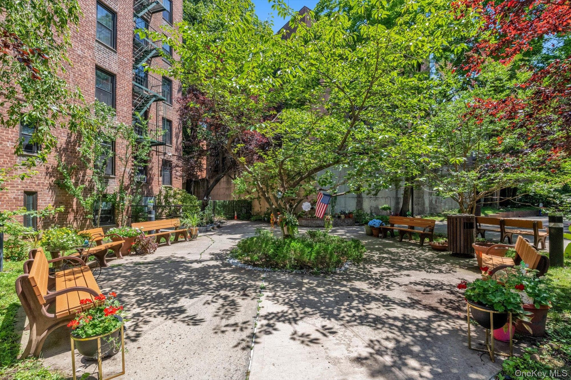 140-18 Burden Crescent Unit: 305 thumbnail 12