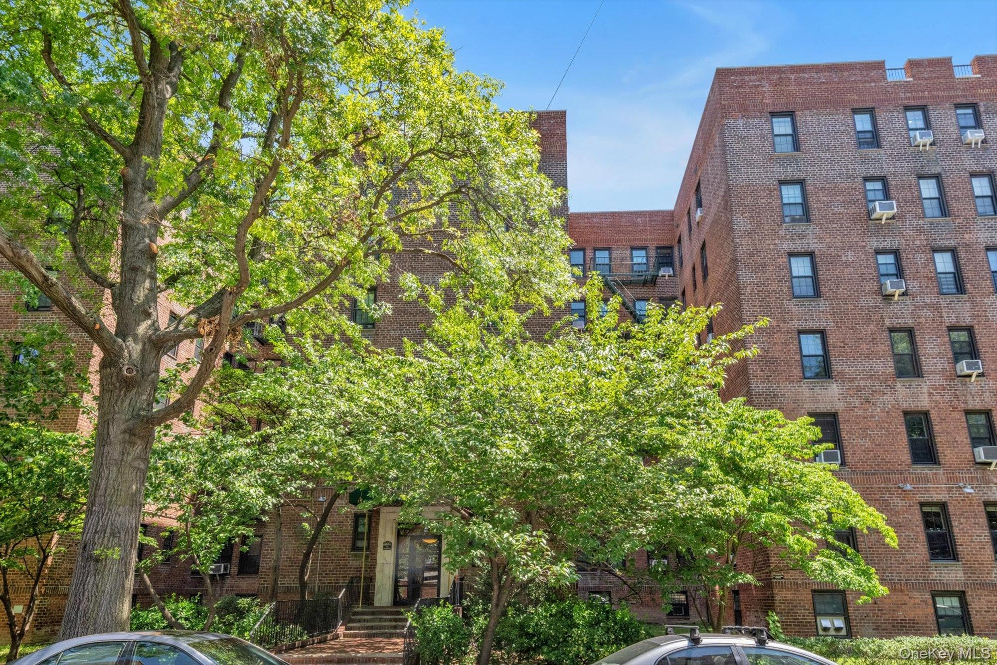 140-18 Burden Crescent Unit: 305 thumbnail 13
