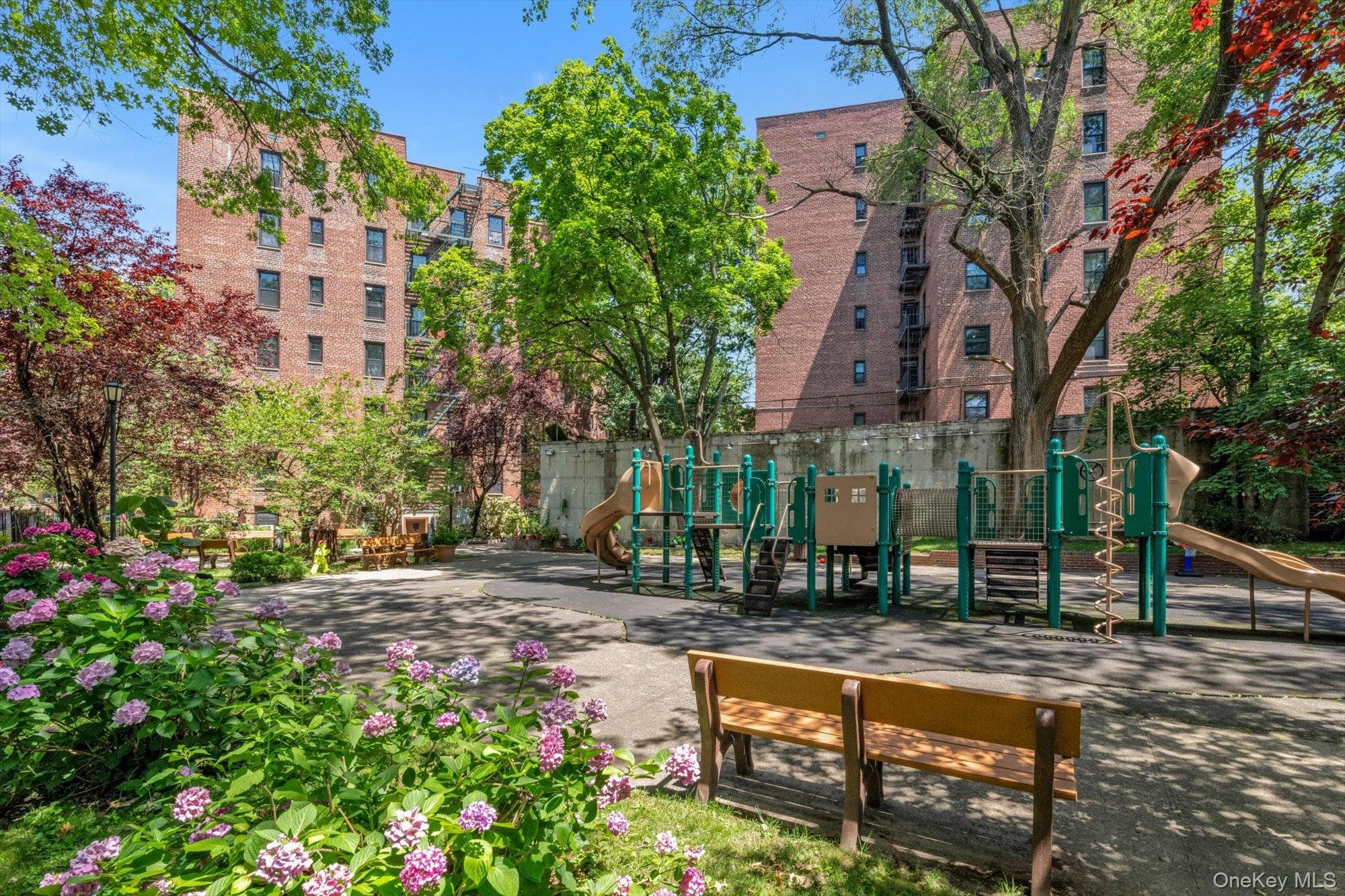 140-18 Burden Crescent Unit: 305 thumbnail 11