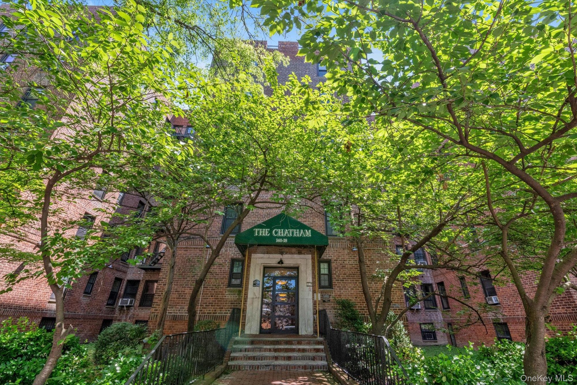 140-18 Burden Crescent Unit: 305, Briarwood