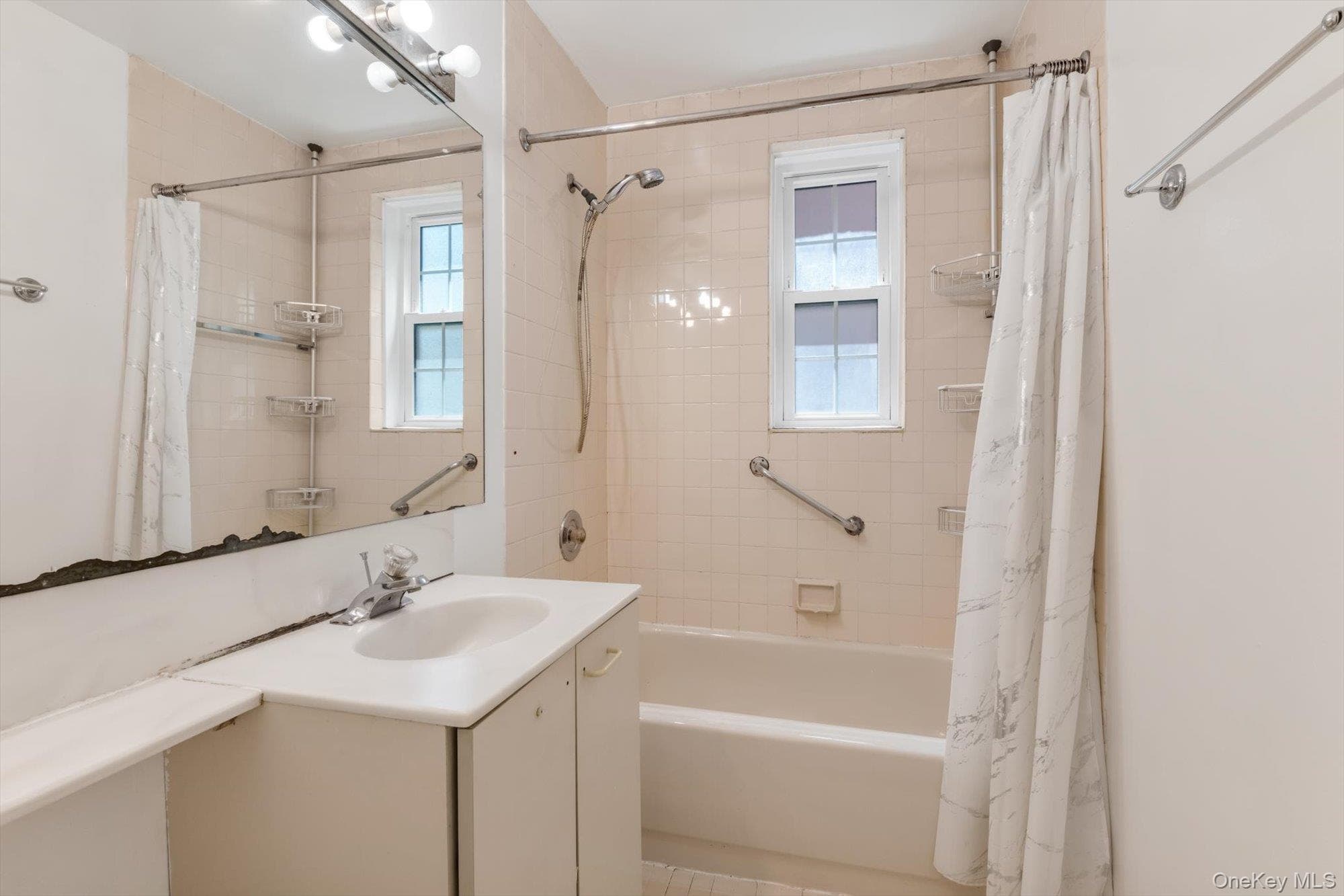 140-18 Burden Crescent Unit: 305 thumbnail 10
