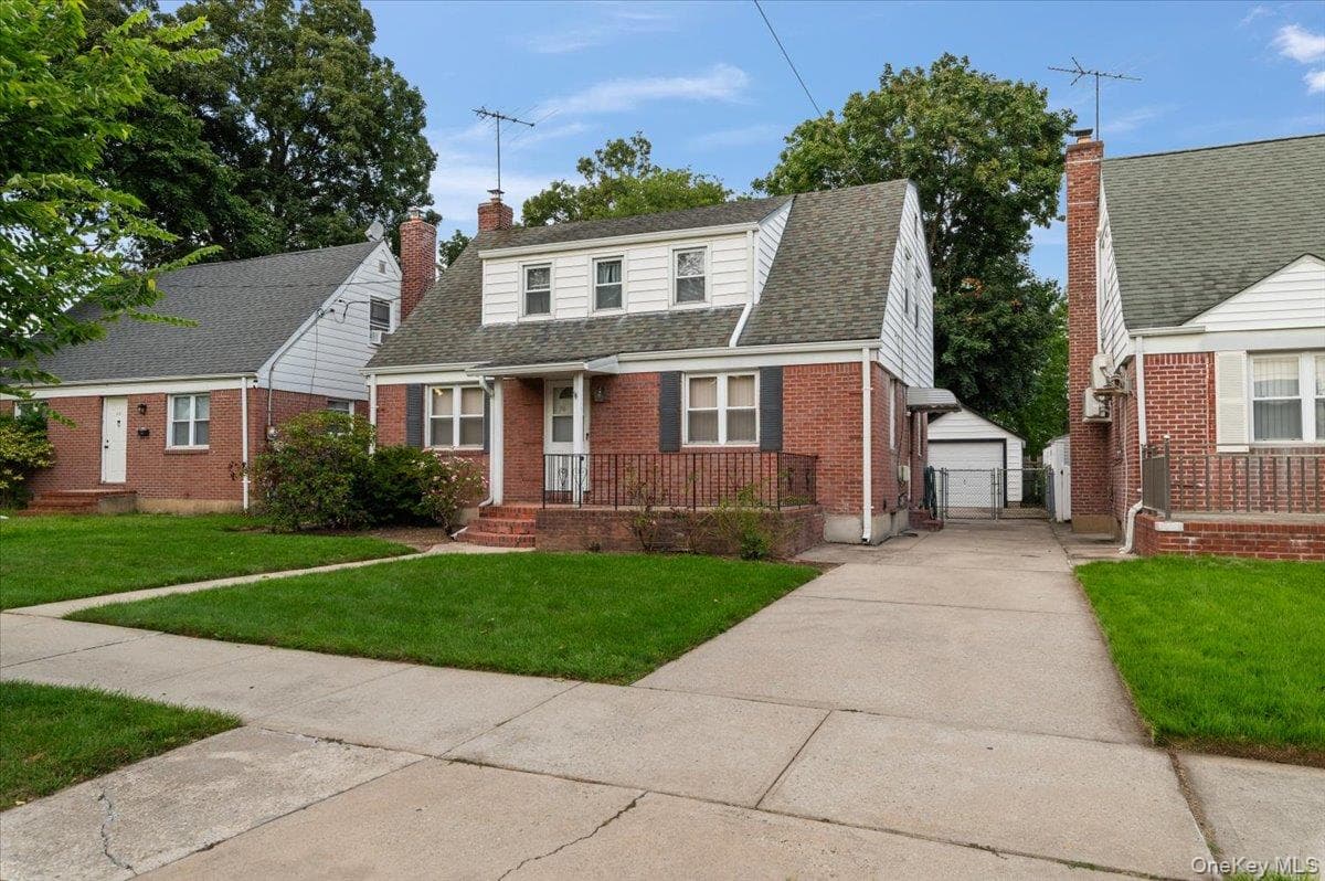 7607 Hewlett Street thumbnail 2