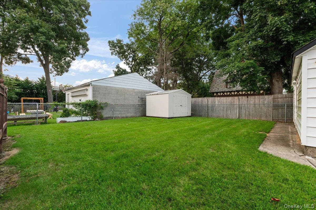 7607 Hewlett Street thumbnail 31